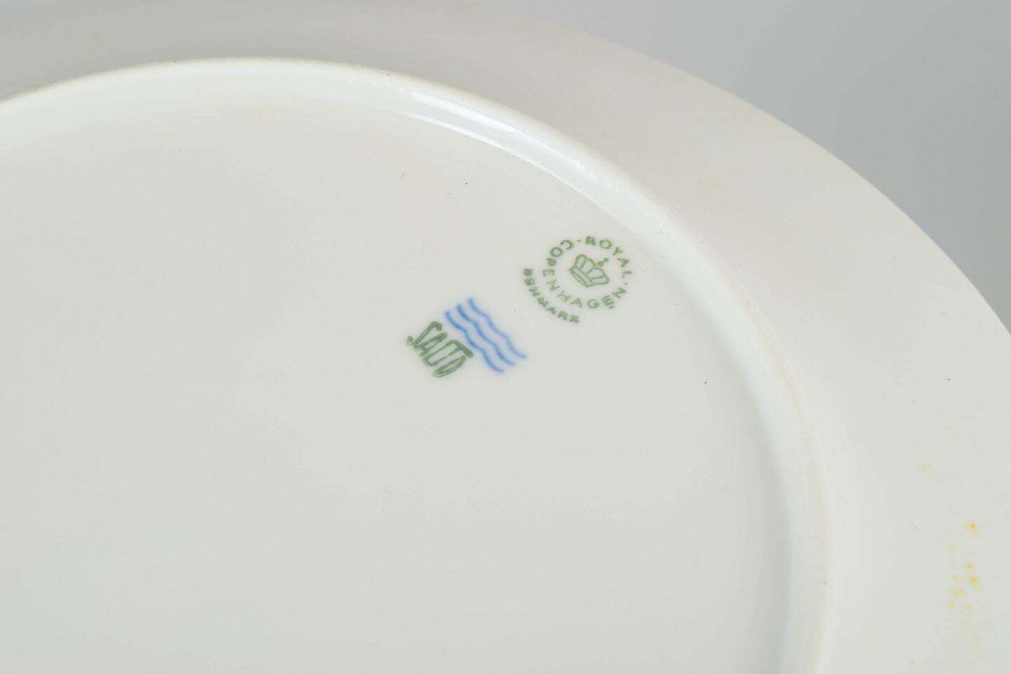 Axel Salto voor Royal Copenhagen. Set van vier porseleinen dinerborden. Jaren 1970. photo Woonaccessoires