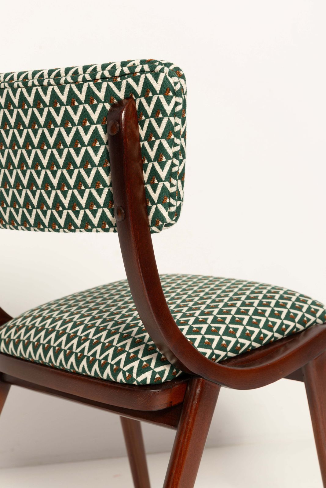 Vier mid-century modern Boomerang stoelen, wit en groen jacquard, Polen, 1960 photo buy