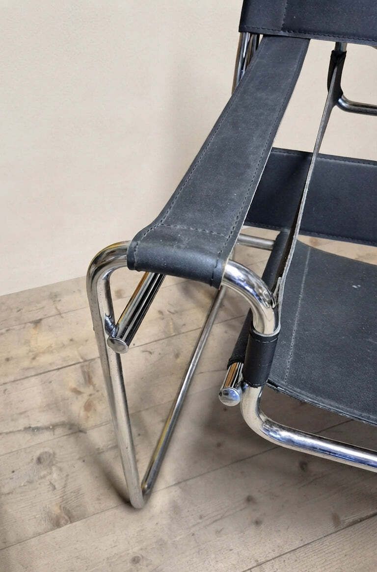Vintage B3 Wassily Style Chair, Black Leather, Made In Italy, 1980s, 65 × 78 × 74 Cm photo vinterior