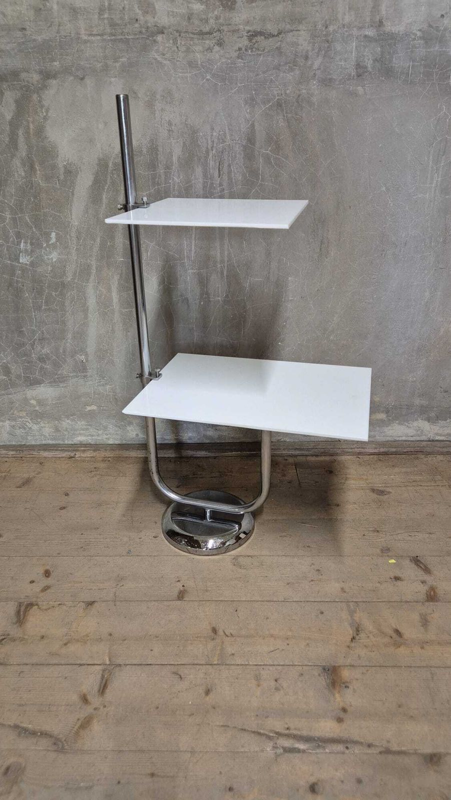 Vintage Chromen Bloemenstandaard Met Twee Witte Planken, jaren 1970, Tsjecho-Slowakije, 35 × 54 × 100 cm photo furniture