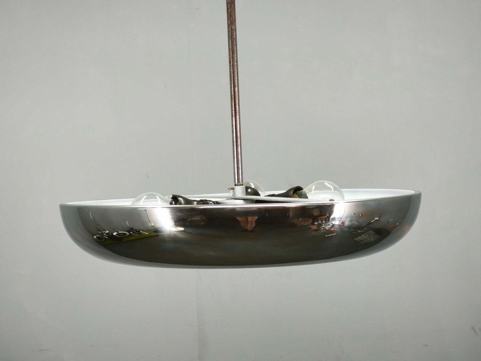 photo furniture Suspension Bauhaus en chrome et verre, forme UFO, Tchécoslovaquie, années 1930
