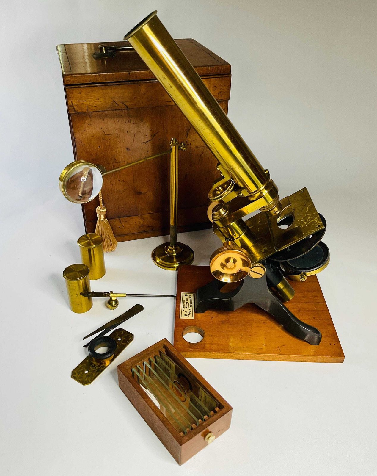 Edwardian Messing Microscoop Set, Compleet Wetenschappelijk Instrument Met Koffer (ca. 1900)