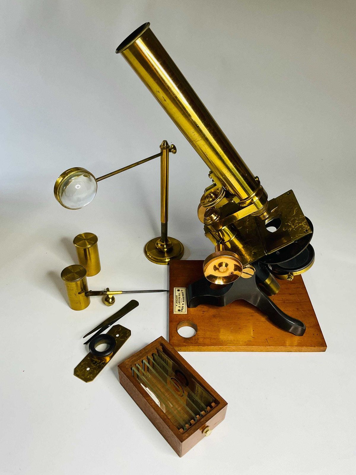 Edwardian Messing Microscoop Set, Compleet Wetenschappelijk Instrument Met Koffer (ca. 1900) photo 650.0