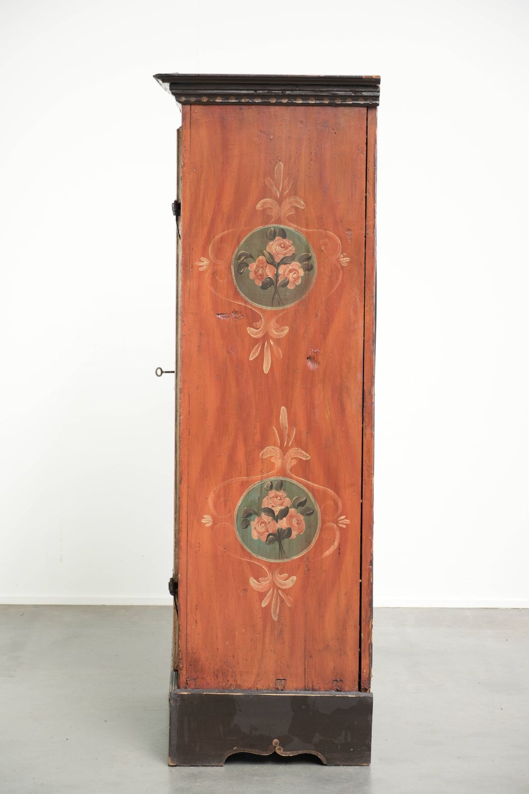 Unieke antieke Oostenrijkse handgeschilderde bruidskasten met prachtige patina en werkend slot photo 839.0