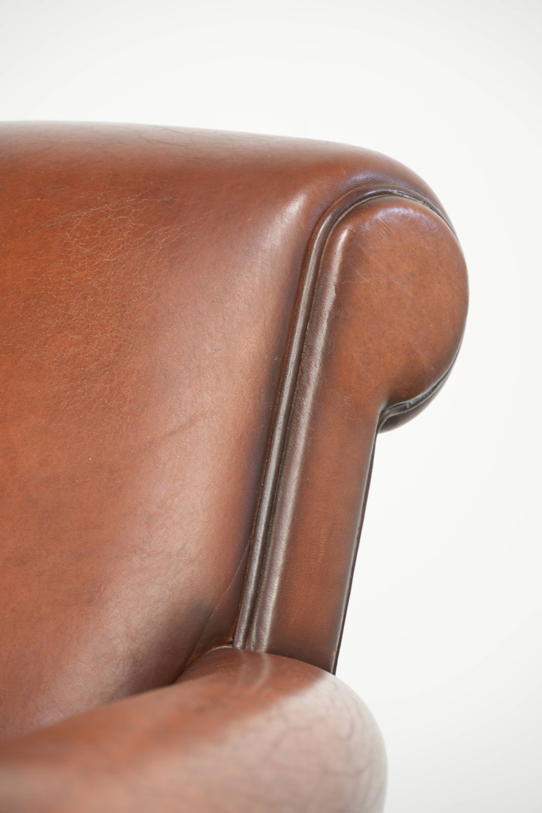 Meubels Comfortabele schapenvacht fauteuil met mooie kleuren en strakke afwerking photo