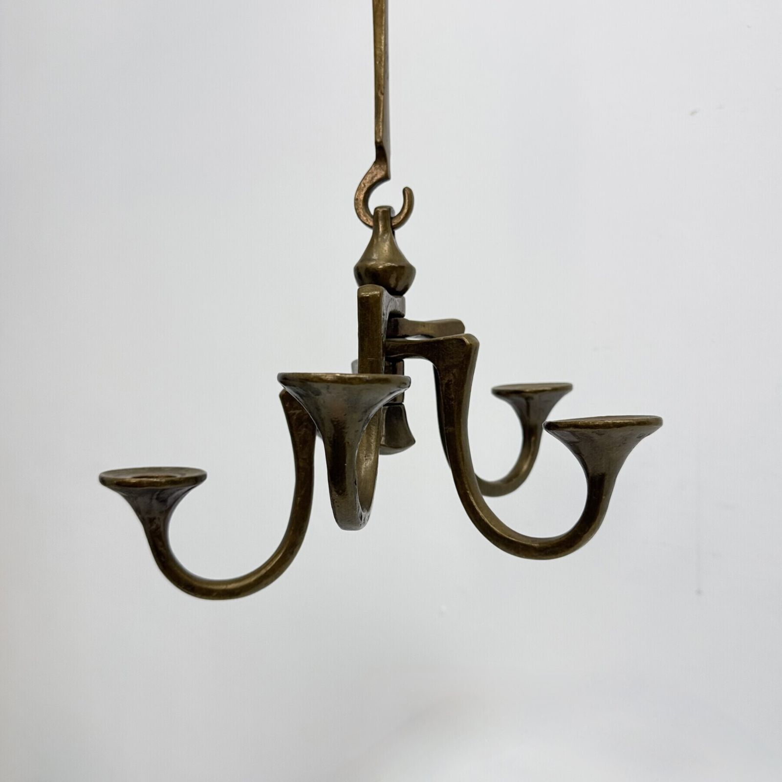 photo furniture Brutalist bronzen hangende kroonluchter van Michael Harjes, jaren 1970