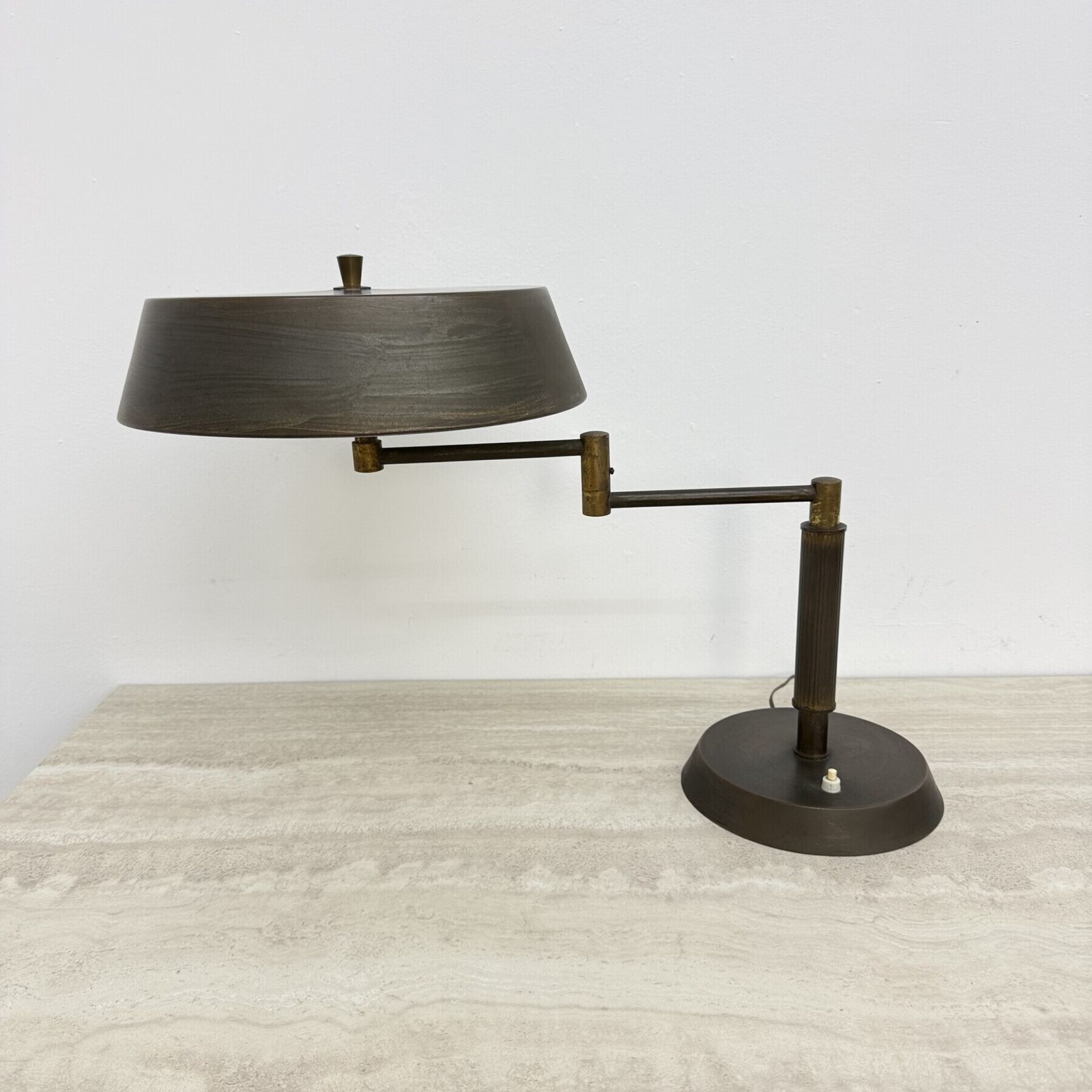 Mid Century Italiaanse Messing Tafel Bureaulamp met Pantograafarm, jaren 1940 photo Verlichting