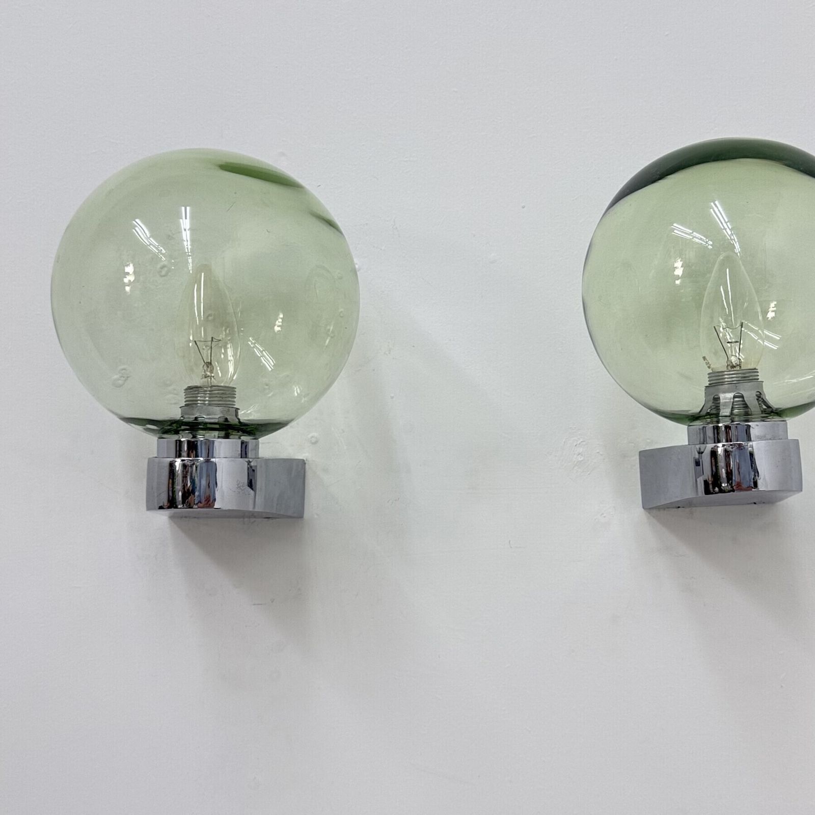 photo furniture Applique murale mid-century en verre vert et chrome, années 1970