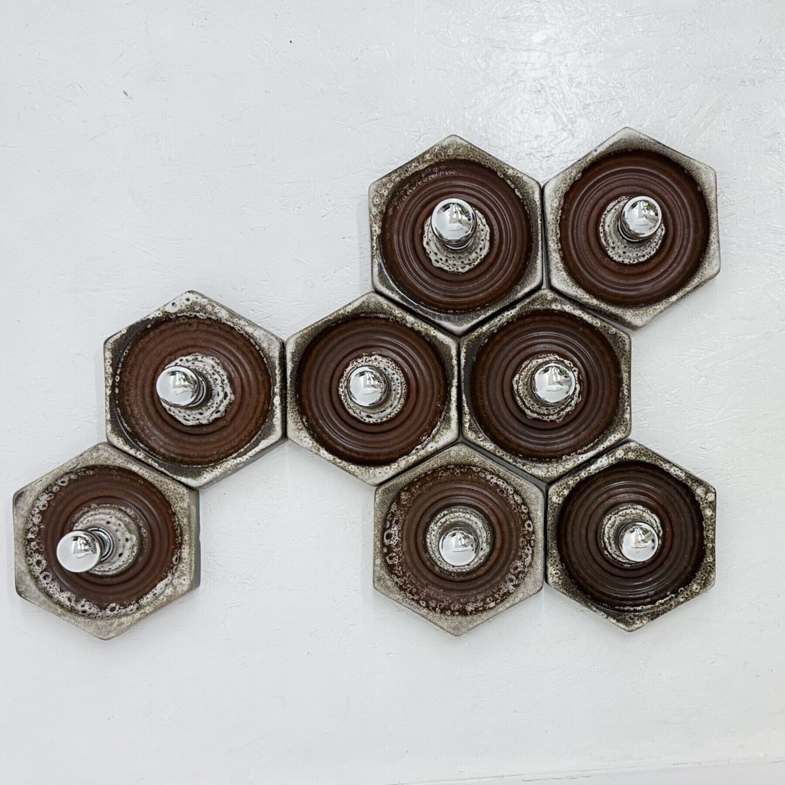 Ensemble de 8 appliques murales en céramique marron, années 1970
