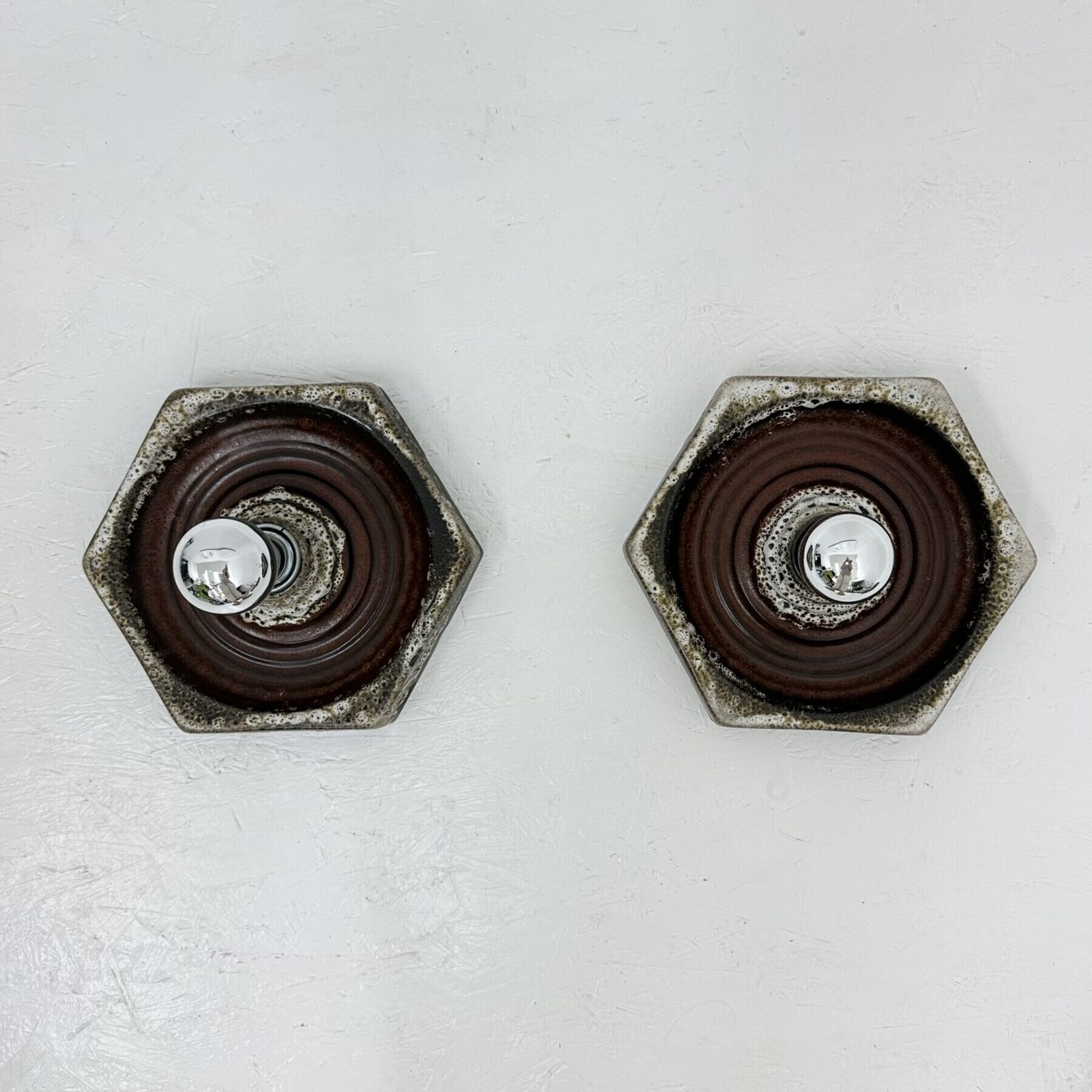 Ensemble de 8 appliques murales en céramique marron, années 1970 photo vinterior