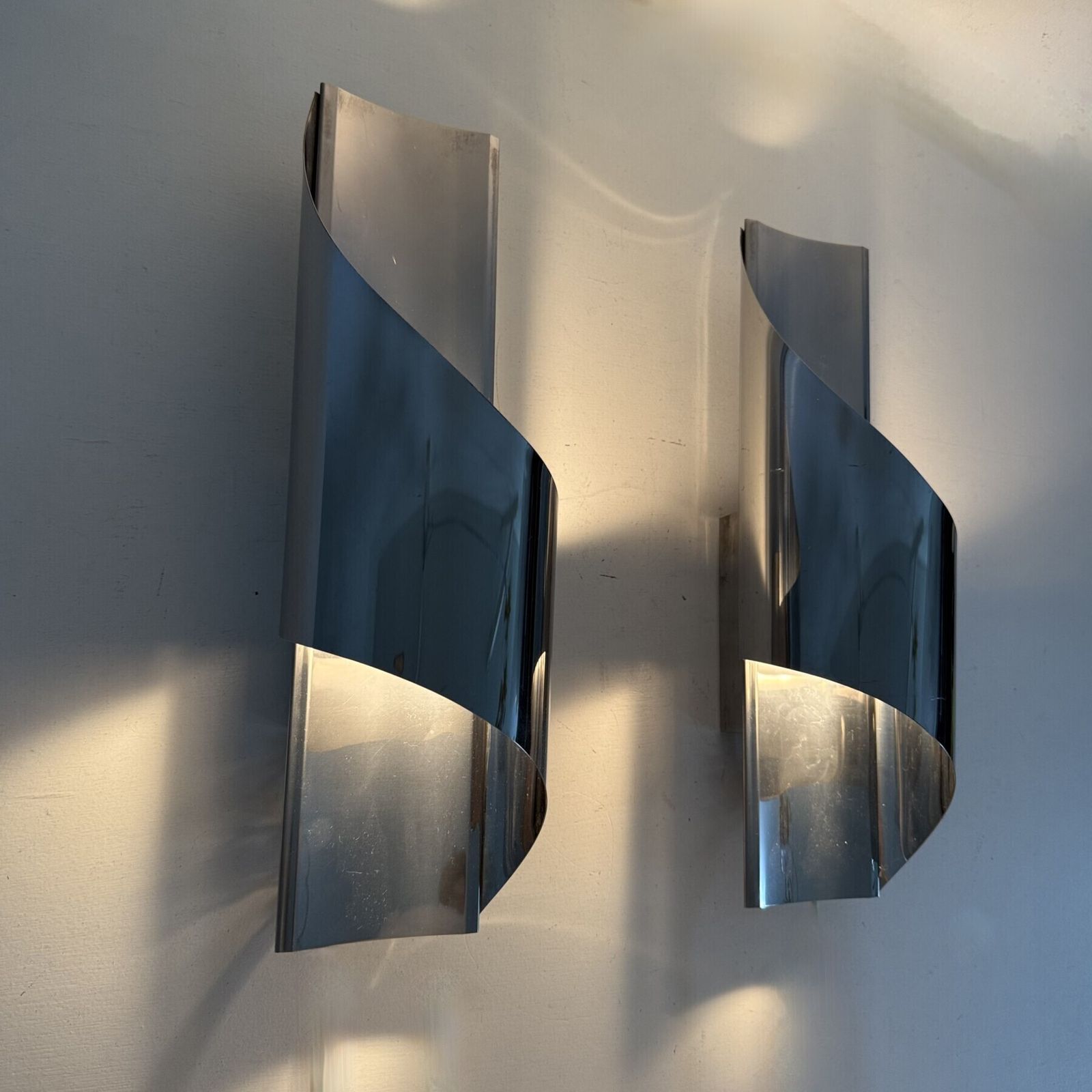 Lot de 2 appliques murales italiennes en métal, années 1970 photo vintage