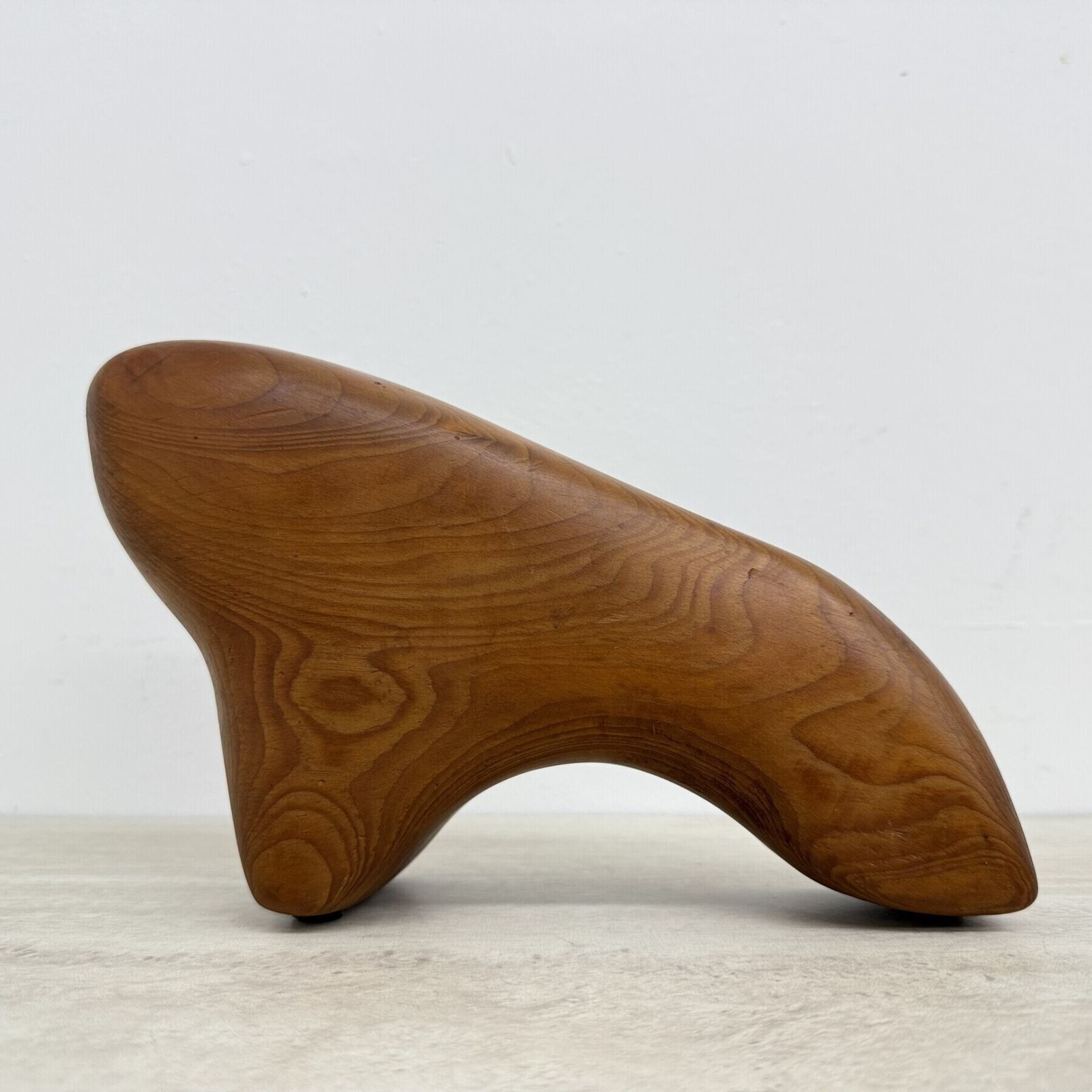 photo furniture Mid-Century abstract houten stier in teak, jaren 1970