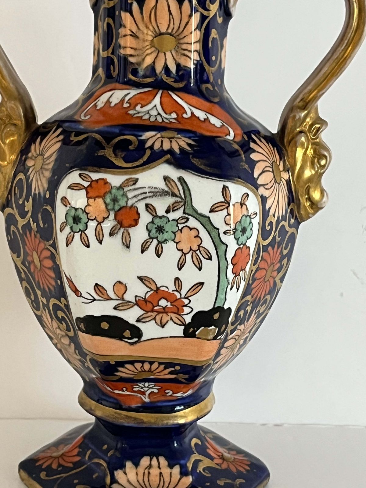Mason's Ironstone hoge vaas in het Blue Hawthorne-patroon, zeldzame vorm, ca. 1830 photo 453.0