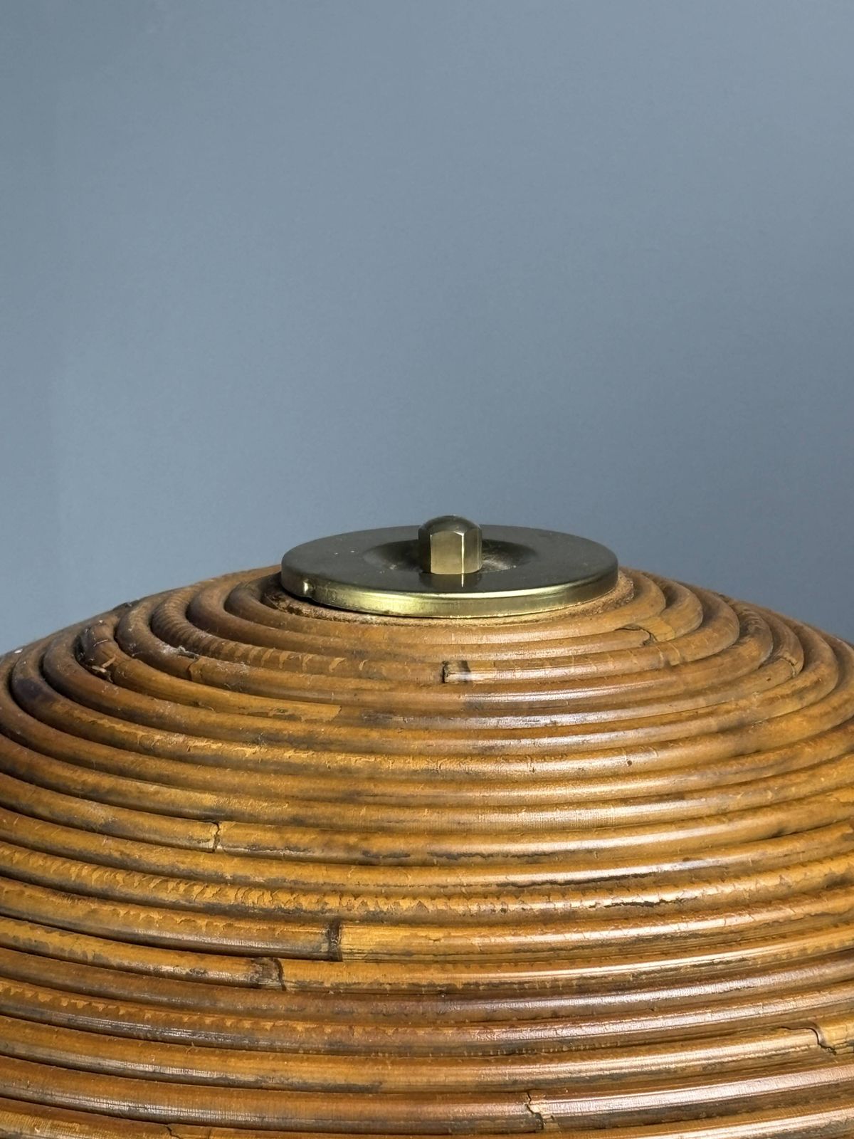 Lampe de table Fungo en rotin et laiton, style champignon, mid-century italienne, années 1970 photo vinterior