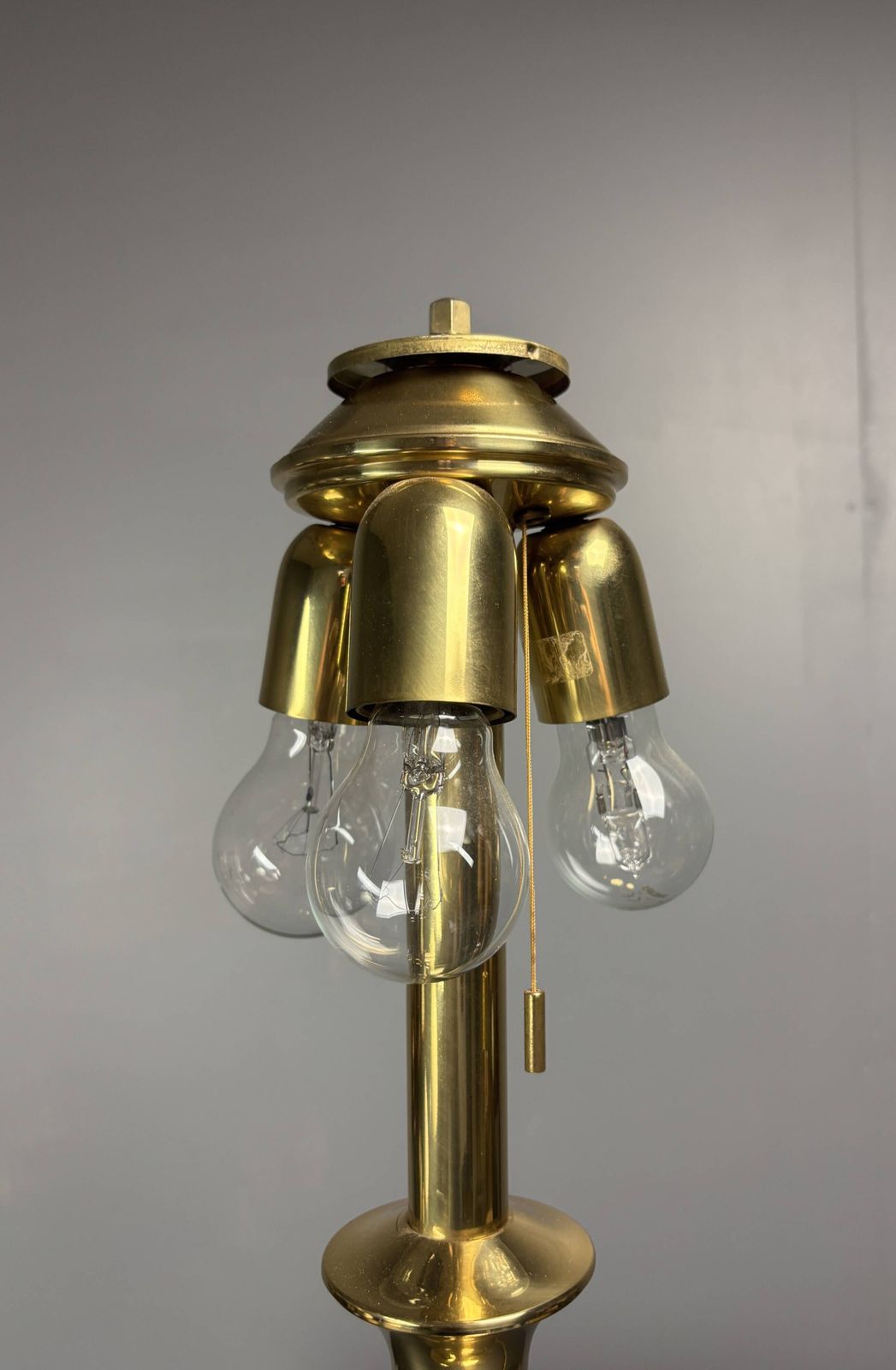 847.0 Italian Midcentury Pencil Reed Rattan Brass Fungo Mushroom Table Lamp 1970s photo