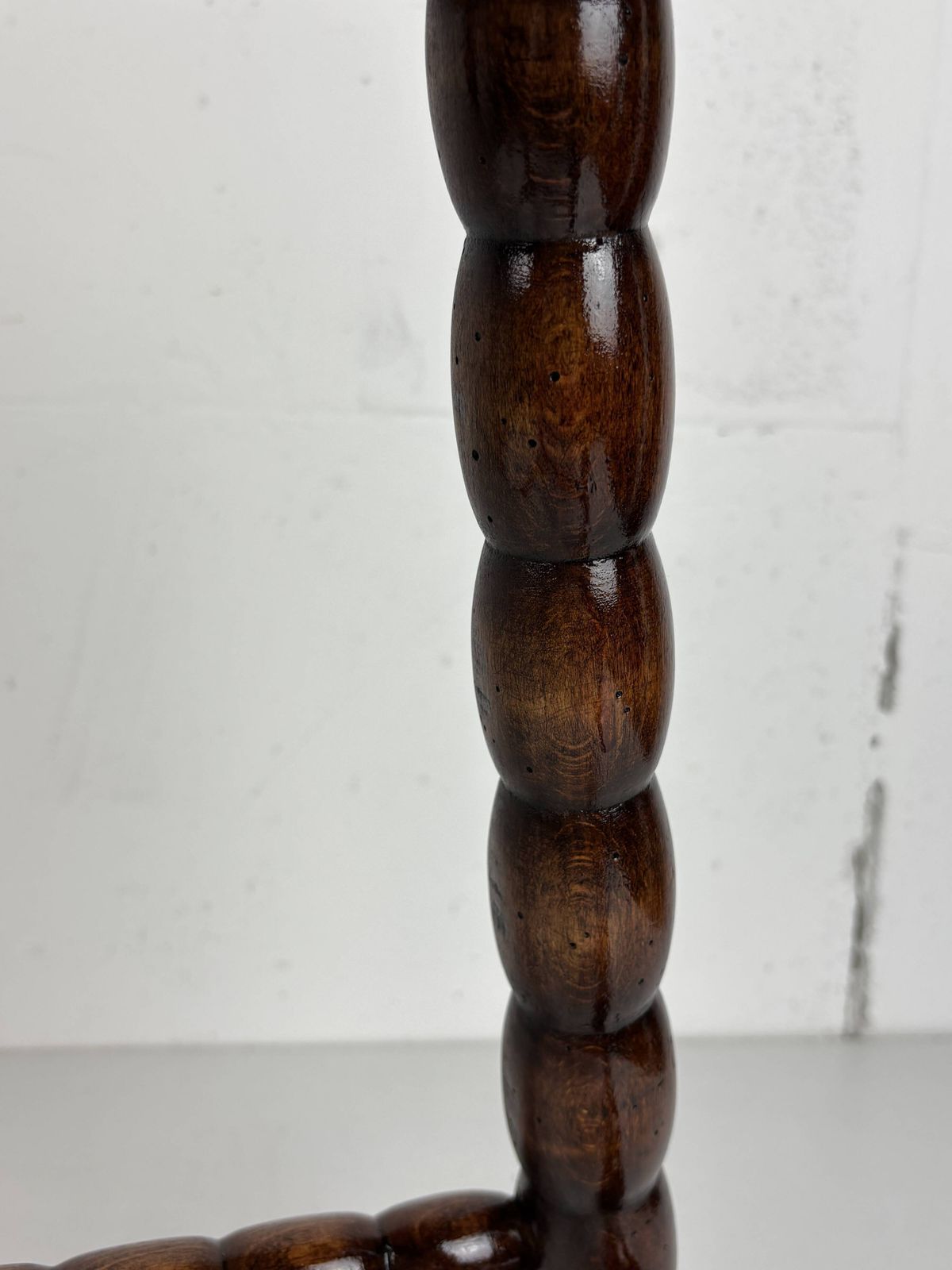 Tabouret mid-century en bois à pieds tournés, dans le style de Charles Dudouyt, France, années 1950 photo vinterior