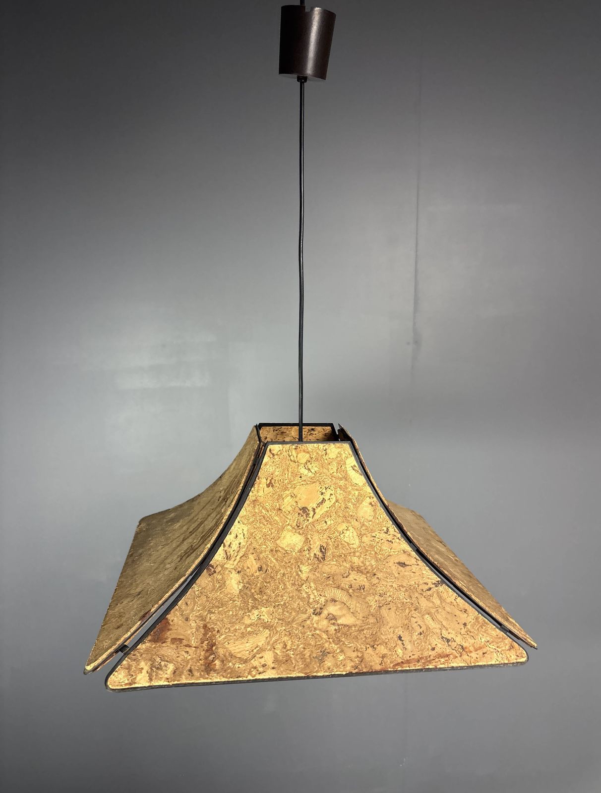 Lampe à suspension en liège mid-century, Allemagne, années 1970, dans le style de Ingo Maurer photo for sale