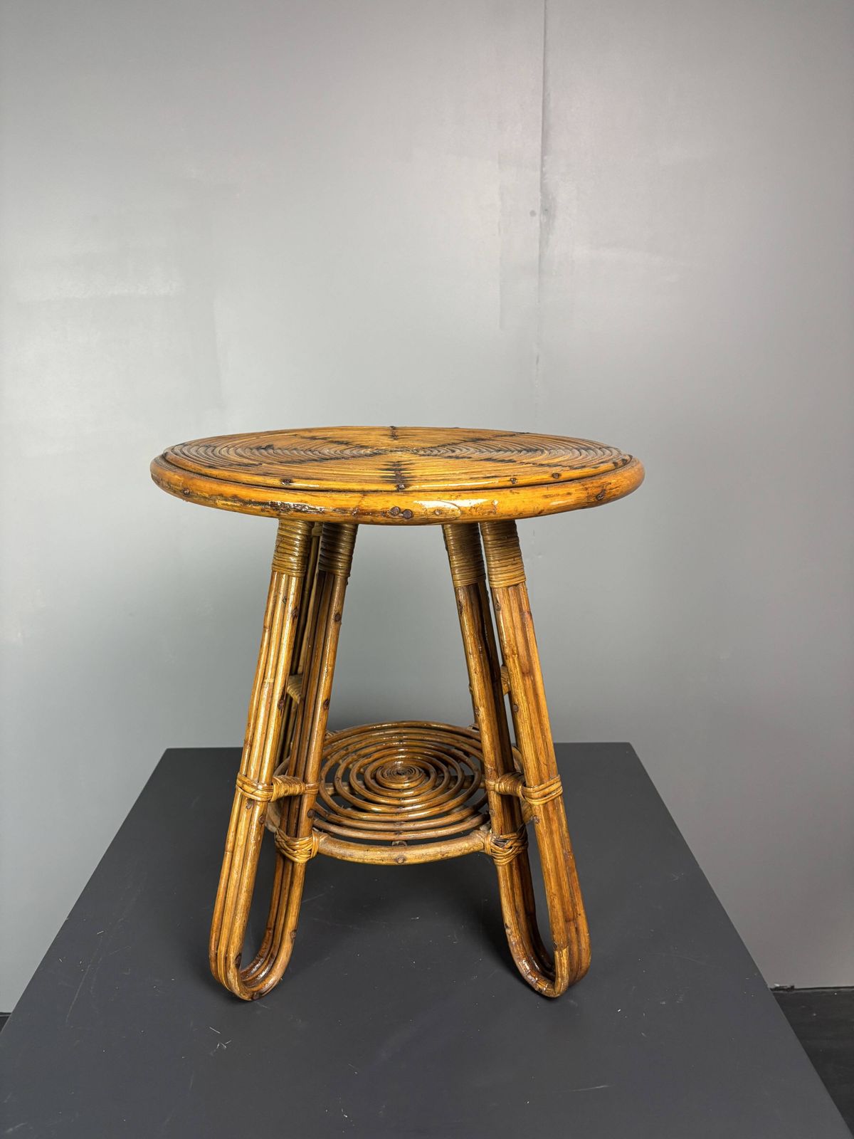 Table d'appoint mid-century italienne en rotin et jonc crayon, vers les années 1950 photo vinterior
