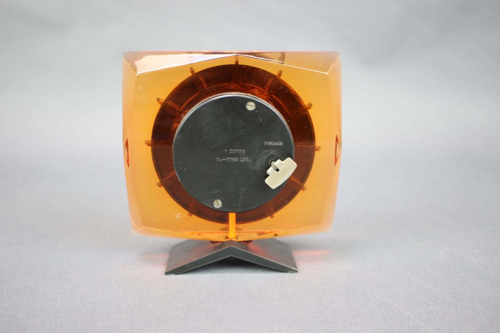 Vintage Sovjet Mayak oranje lucite schoorsteenklok, USSR, ca. jaren 1970-1980 photo 293.0