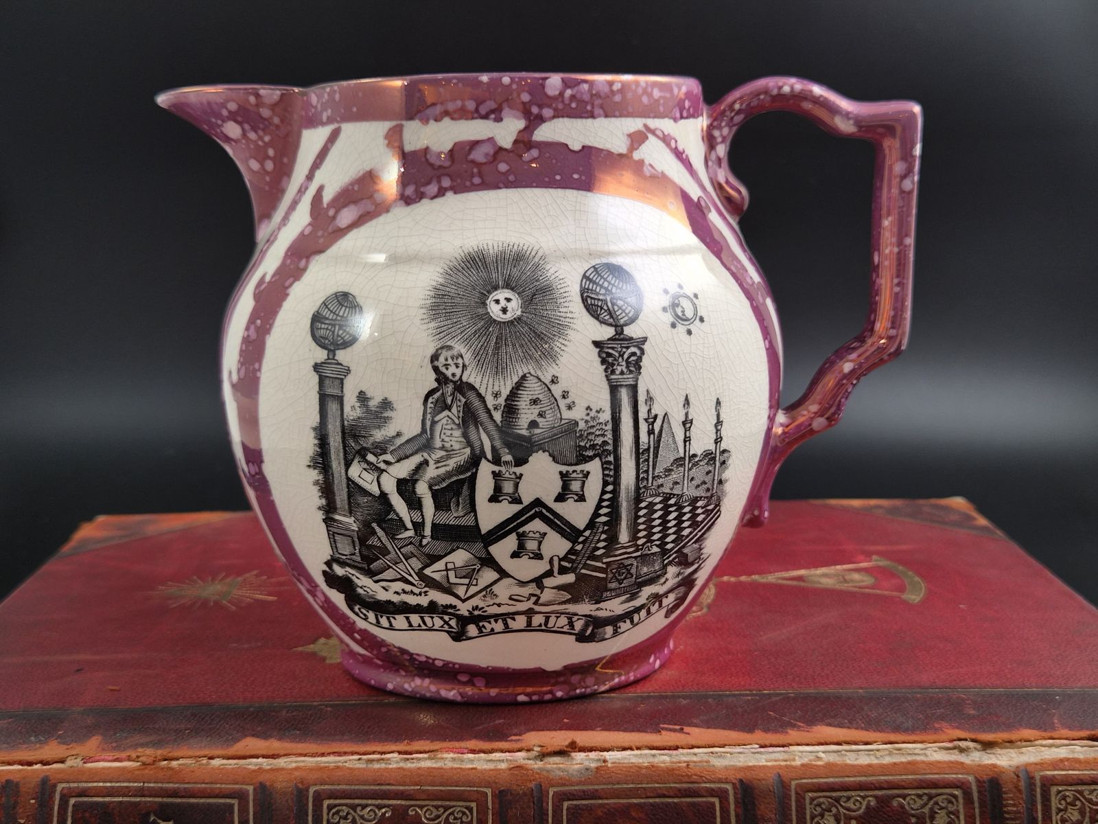 Sunderland Pink Splash Lustre Masonic Jug, Engels aardewerk, ca. 1820-1840