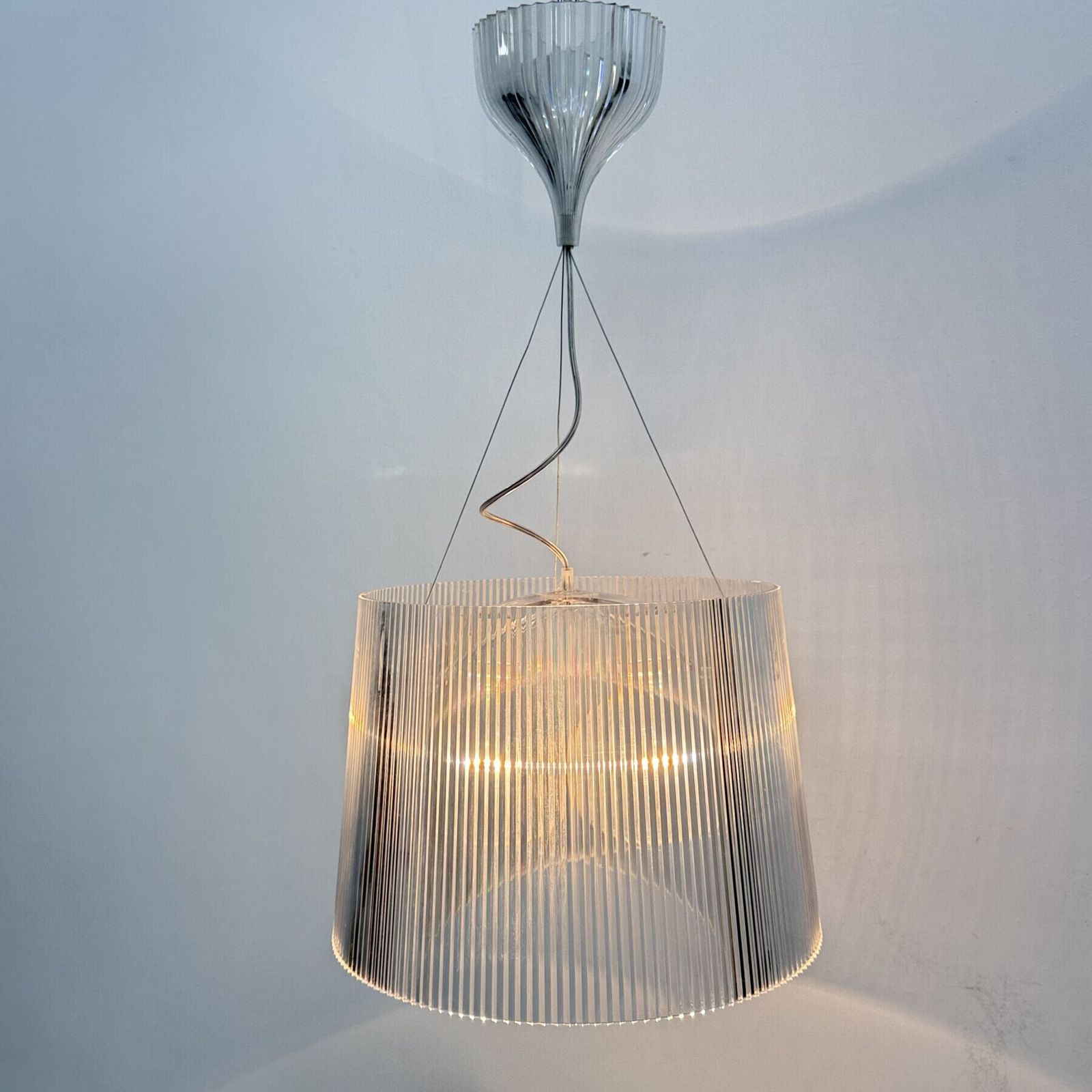 Lampe suspendue Kartell Gé en plexiglass, par Ferruccio Laviani photo vinterior