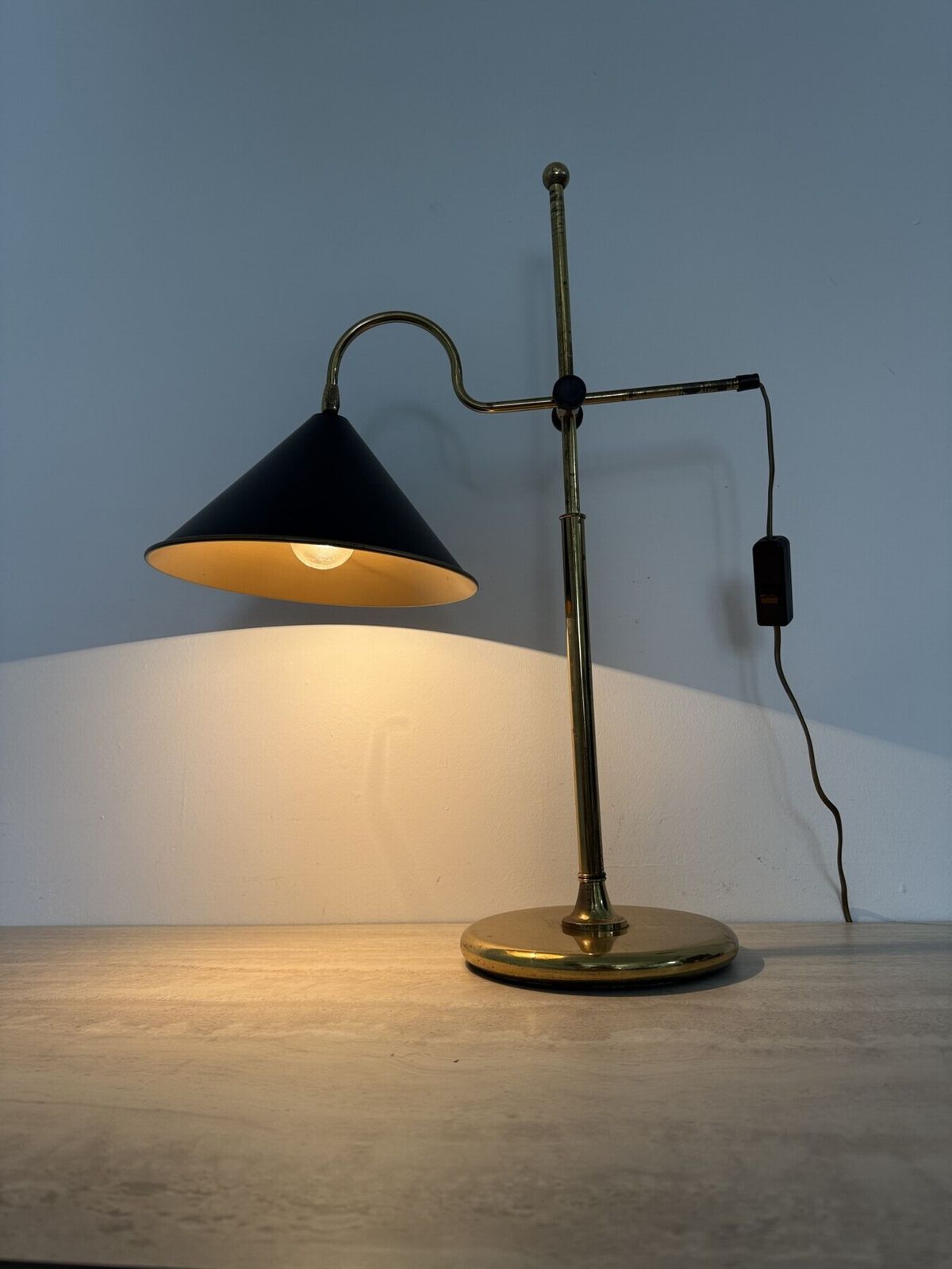 Mid-Century verstelbare messing bureaulamp, jaren 1970 photo furniture