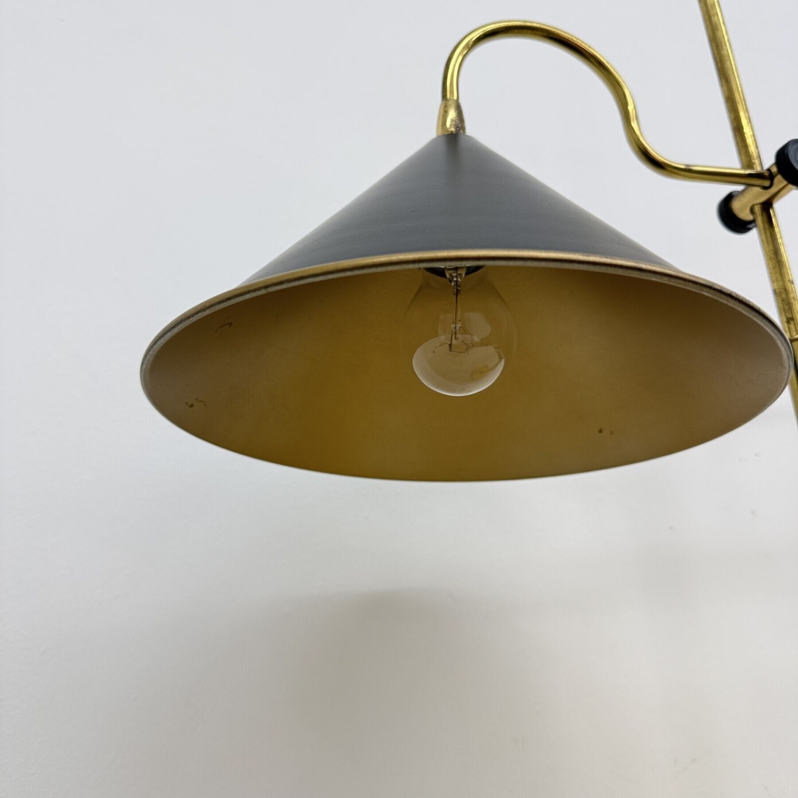 photo furniture Lampe de bureau mid-century réglable en laiton, années 1970