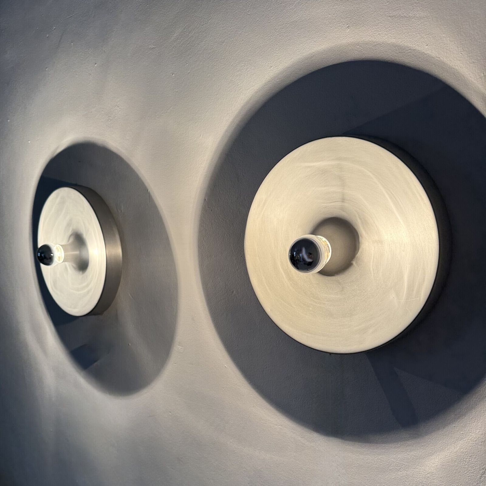 Mid Century Design Disc Lamp , ca. jaren 1970 toegeschreven aan Charlotte Perriand voor Les Arcs, set van 2 photo for sale