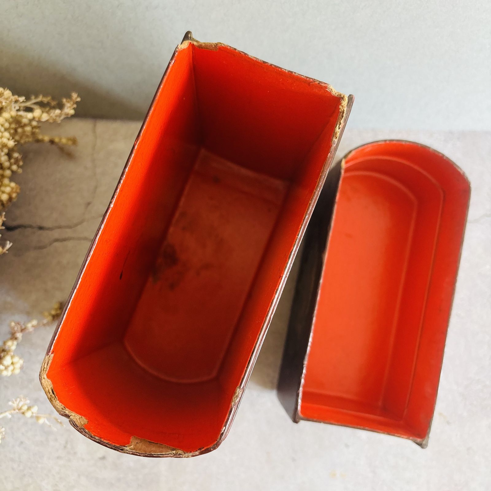 photo buy Antiek papier-maché doosje in de vorm van een boek