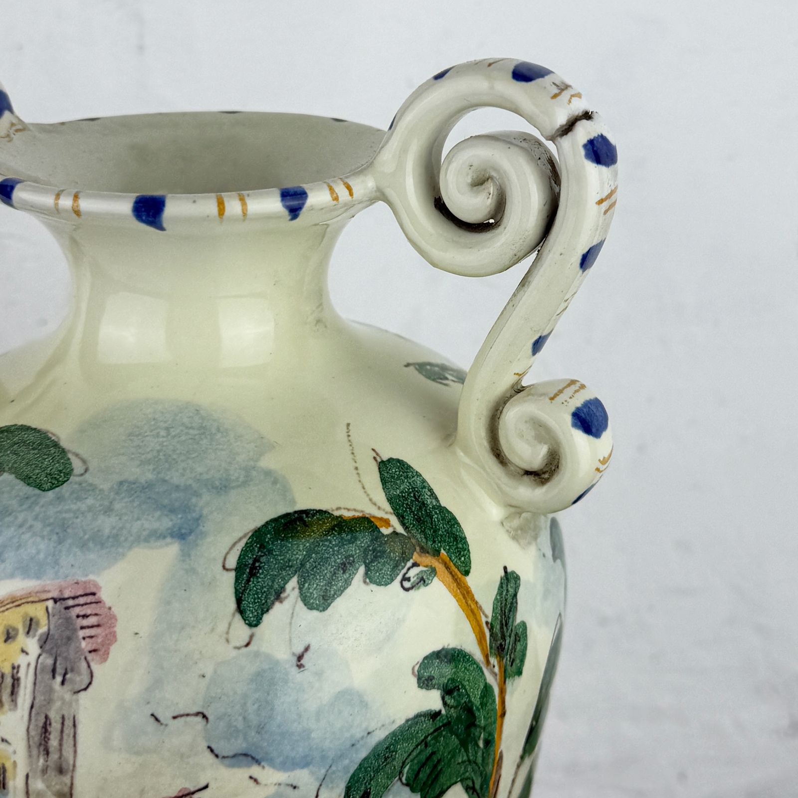 Antiek Albisola Fenice majolicavaas uit de jaren 1920, Italiaans handgeschilderd keramiek, amfoorvorm photo buy