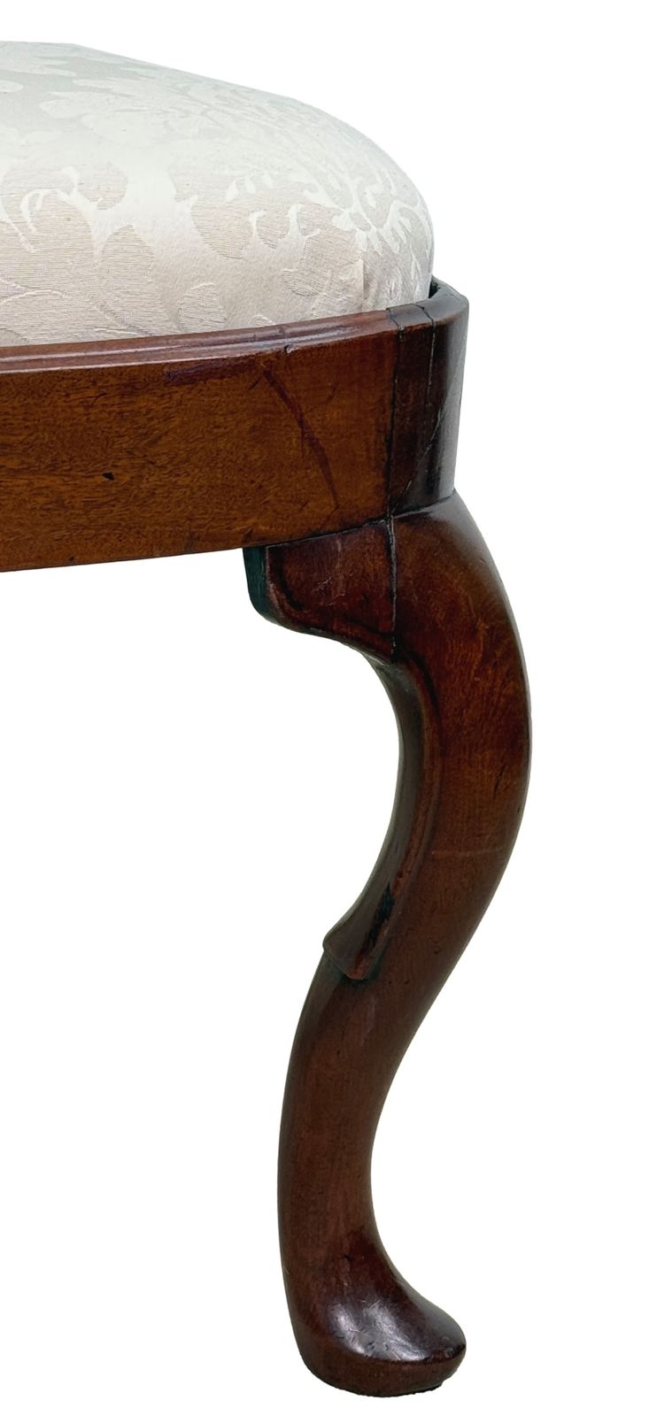 photo furniture Paire de chaises d'appoint en noyer d'époque Queen Anne (Angleterre, vers 1710)