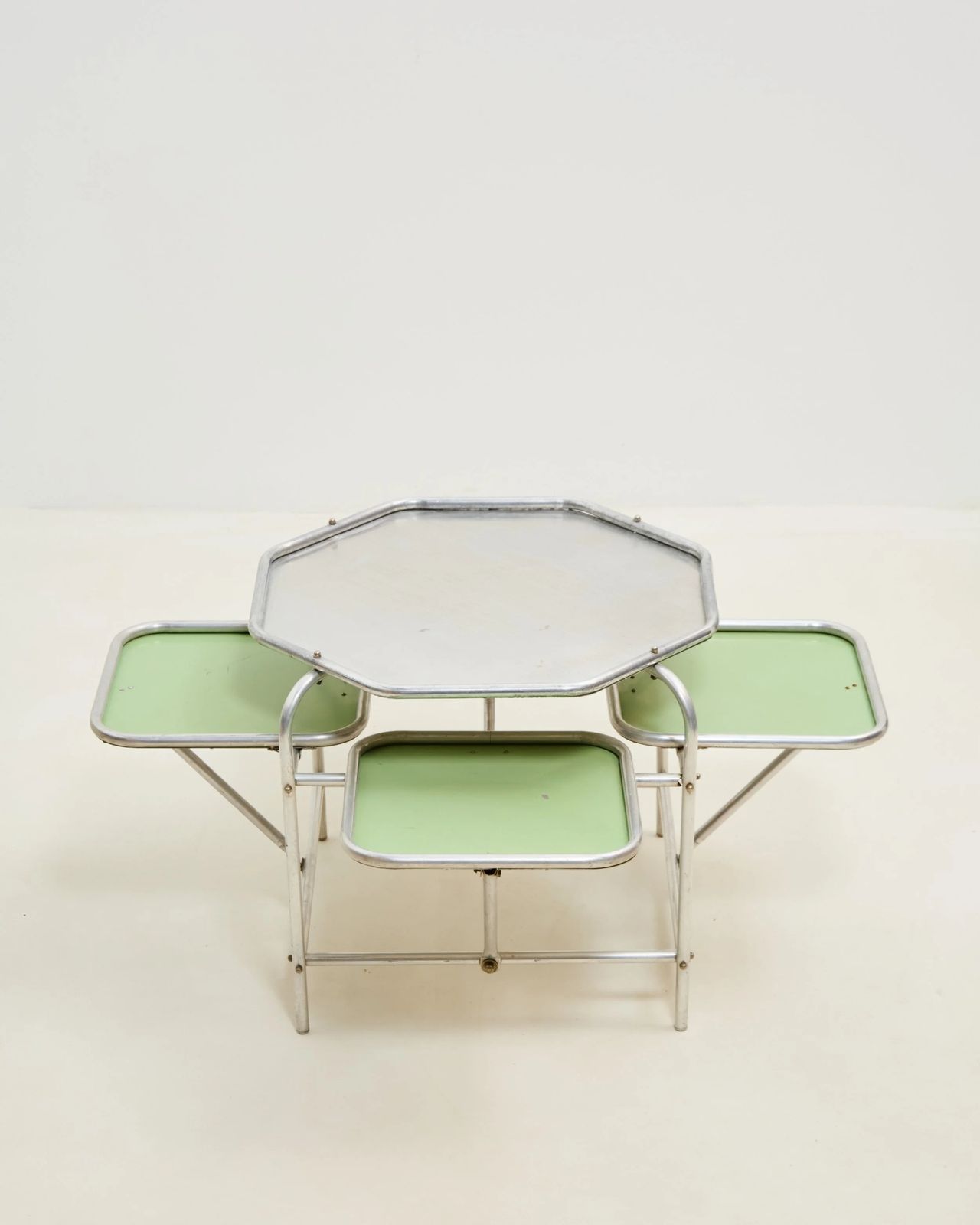 Pistachiokleurige picknicktafel, jaren 1950 photo vinterior