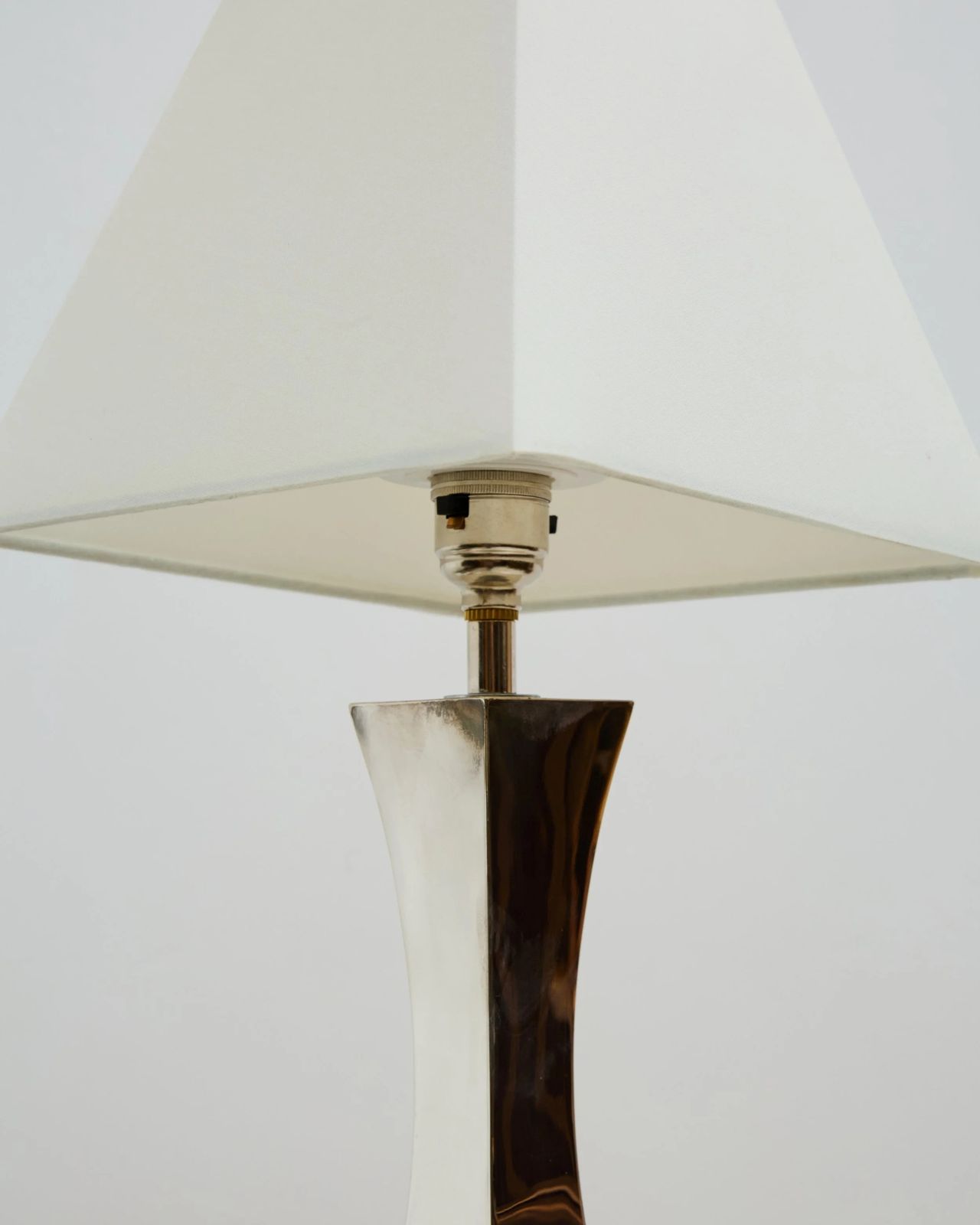 Silver Art Deco Lamp., 1920s photo vinterior