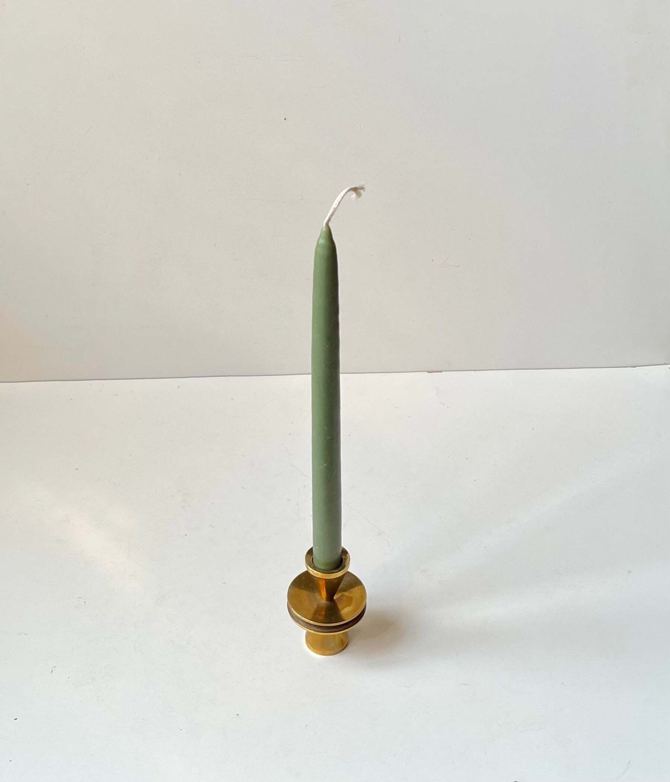 Zweeds Modern Design jaren 1950, kleine dubbele kandelaar in brons photo Woonaccessoires