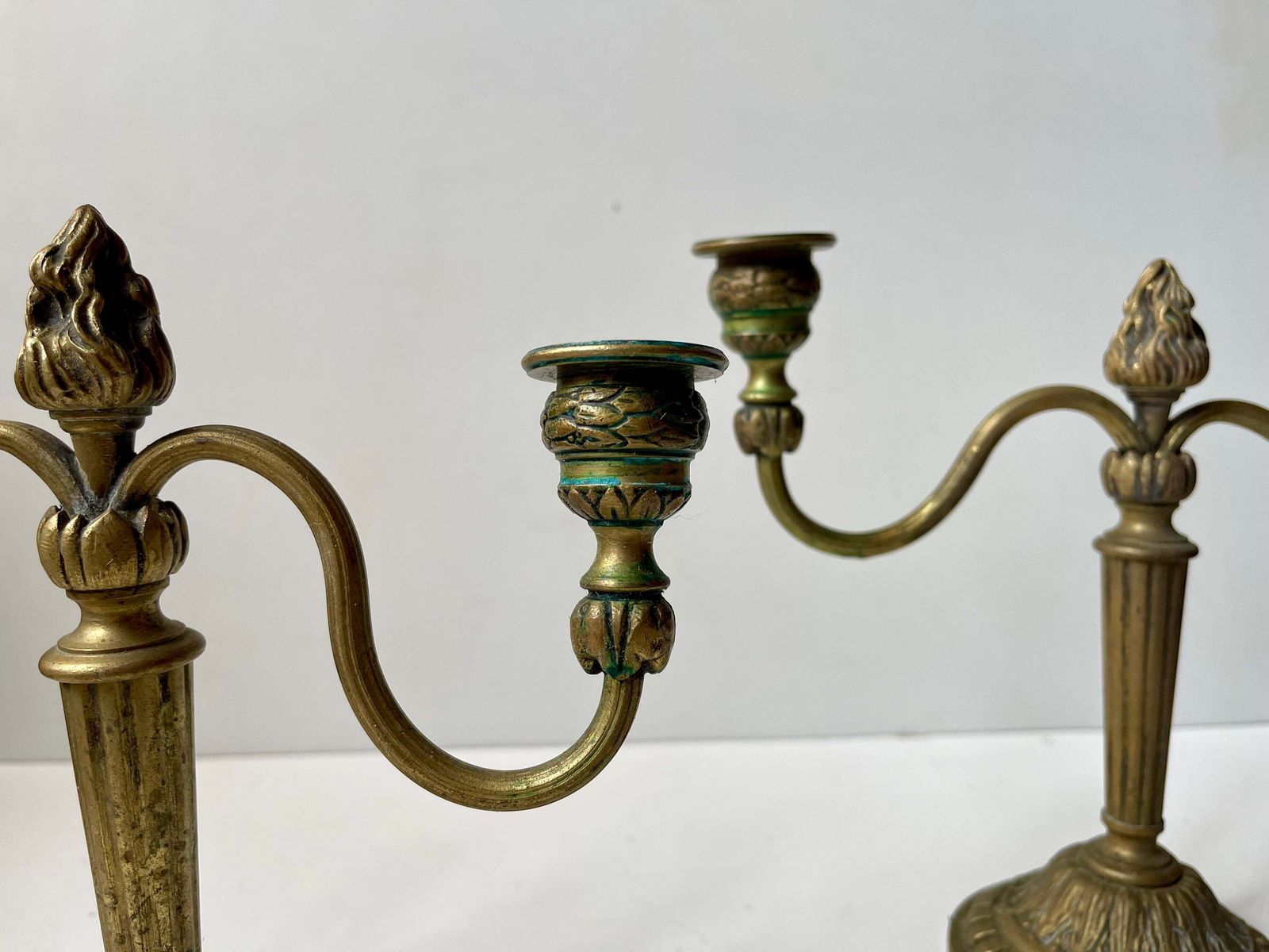 Antieke Franse kandelaars in de stijl van Louis XIV, kaarsenhouders in brons, set van 2 photo buy