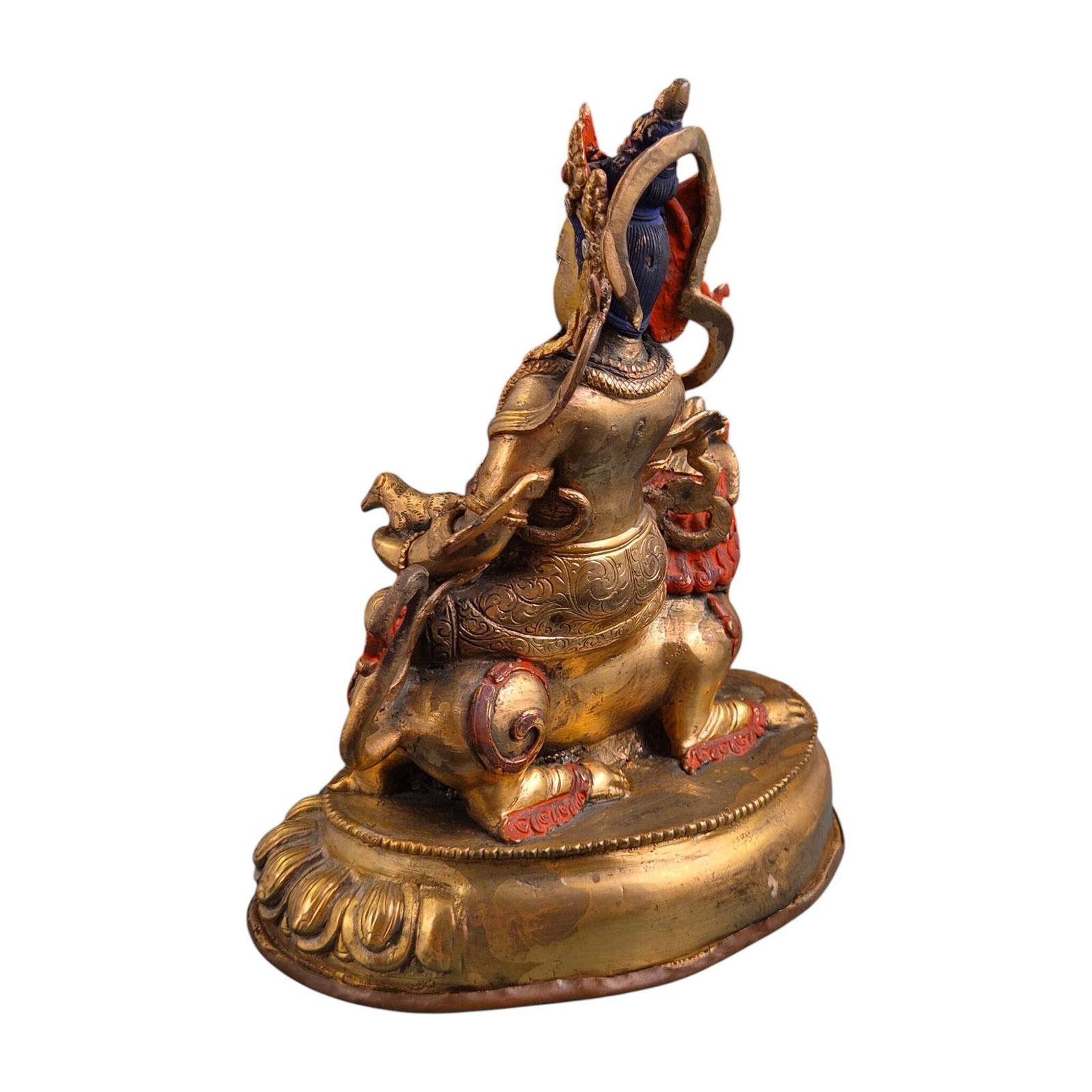 Groot Sino-Tibetaans verguld bronzen Jambhala op een beschilderde leeuw, ca. 1900-1950 photo 3000.0