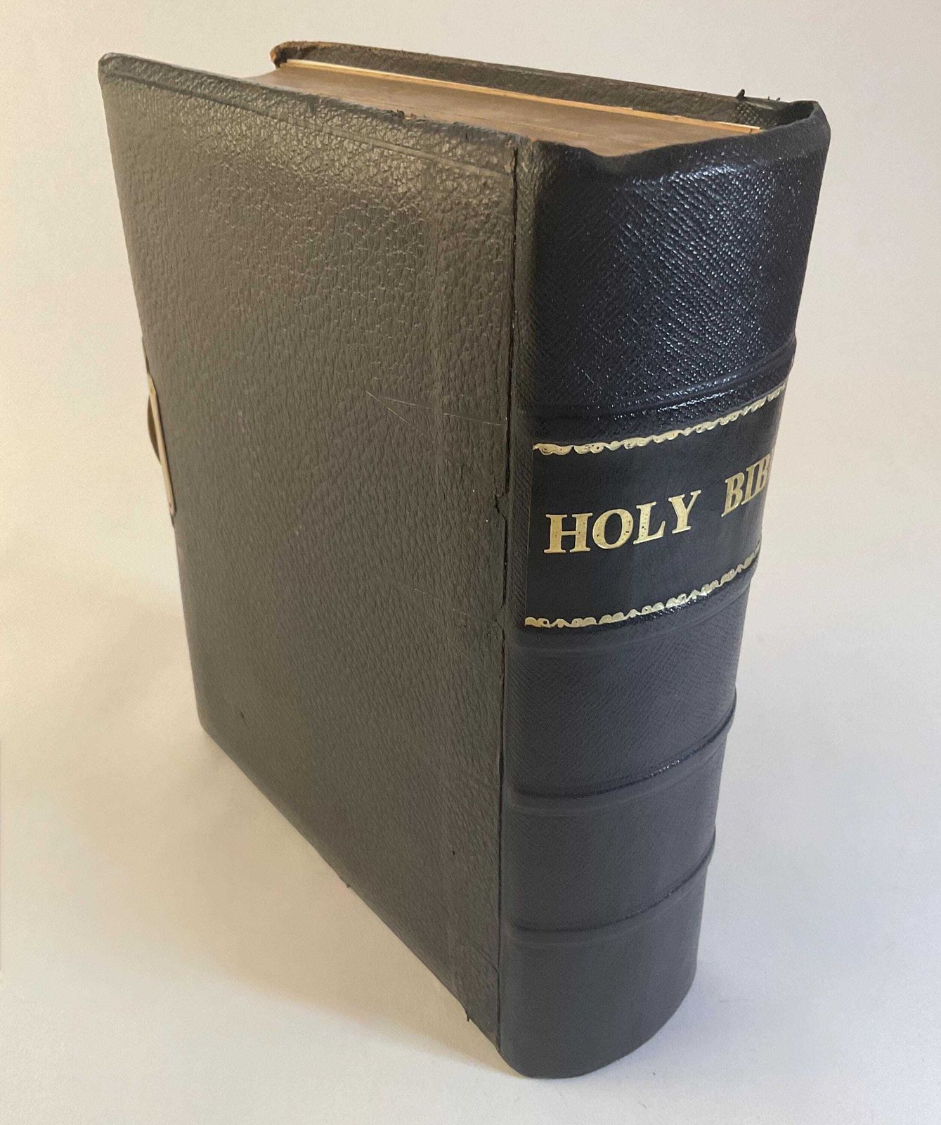Antique 1885 Oxford Family Bible Large Quarto Holy Bible With Maps & Engravings With Brass Clasp Blank Family Register