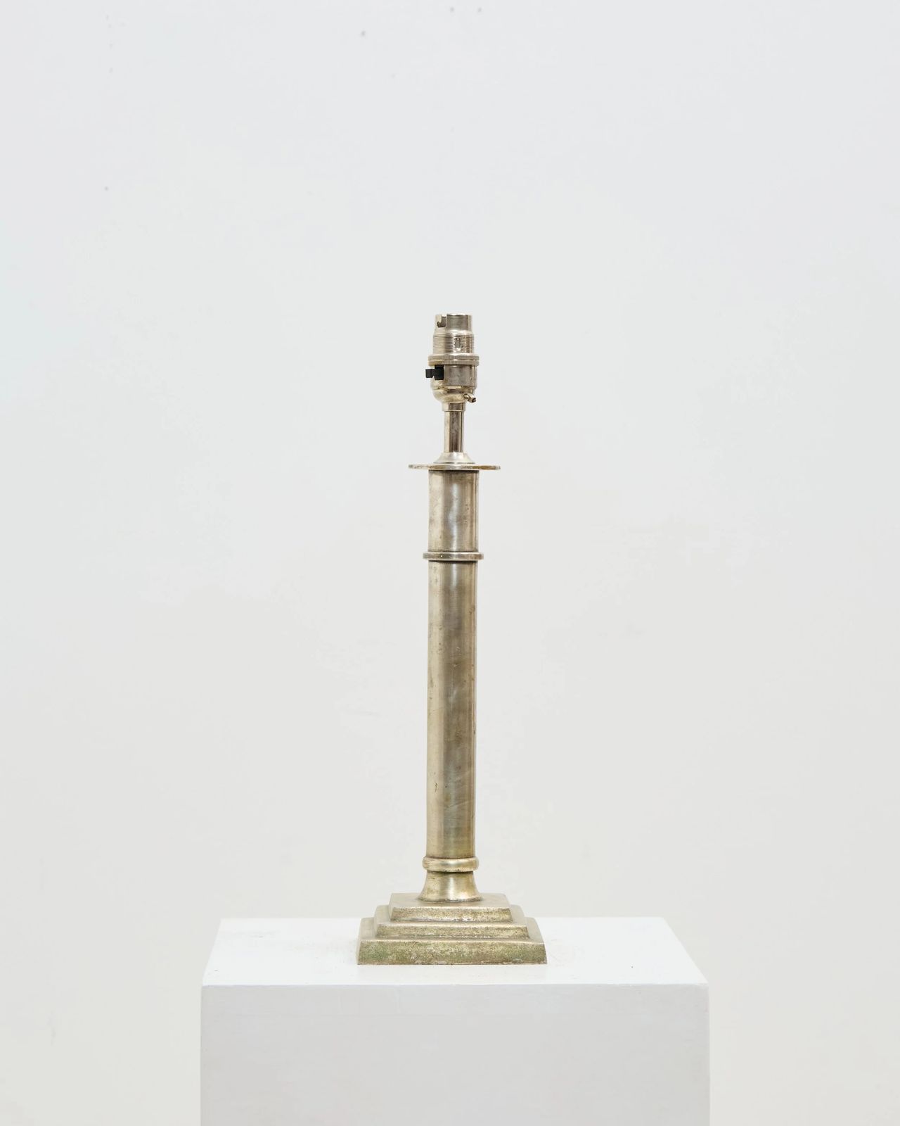 Nikkel kolomlamp, ca. jaren 1950 photo for sale