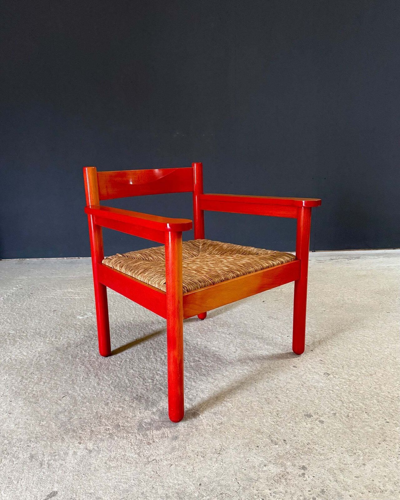 Mcm Design rode loungestoel van Vico Magistretti