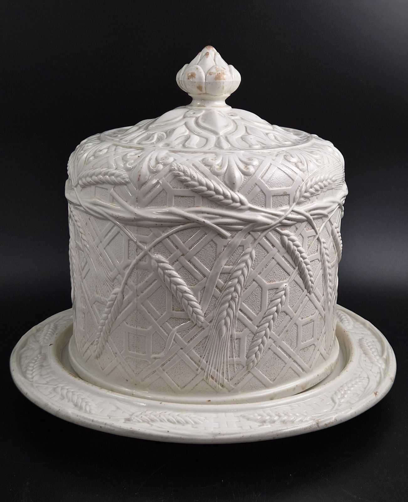 Victoriaanse witte ironstone kaasstolp met schaal, tarwe en traliewerk, ca. 1875 photo 600.0
