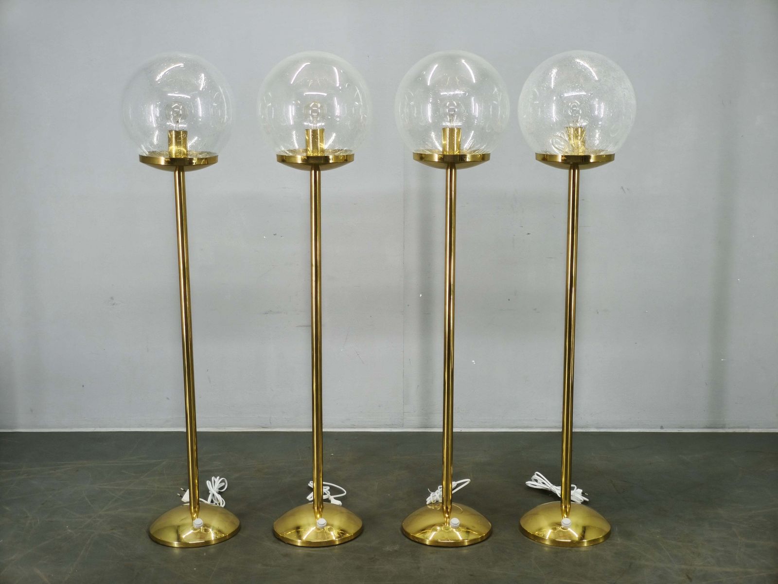 Ensemble de 4 lampadaires Space Age en laiton et verre bullé, Kamenický Šenov, années 1970 photo furniture