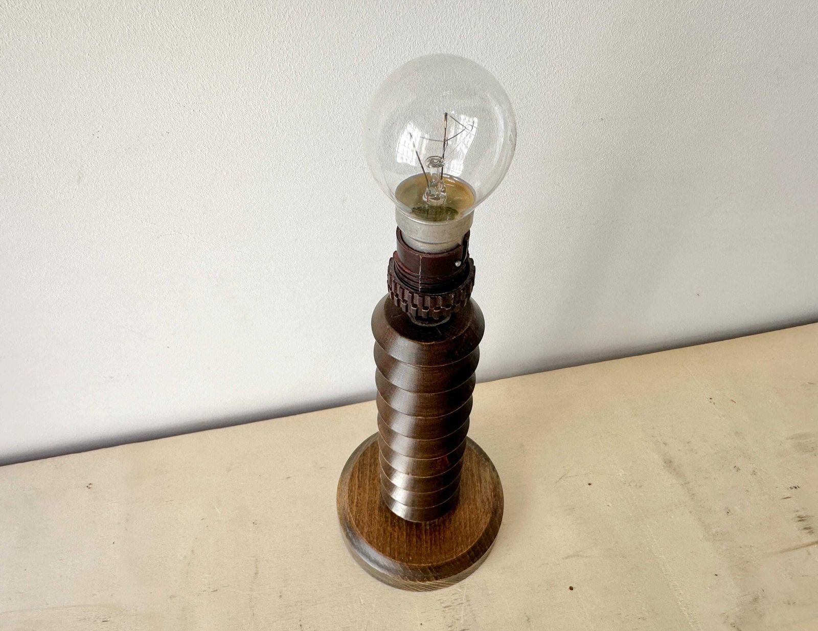 139.0 Lampe de table mid-century en bois tourné, éclairage rustique, France, années 1950 photo
