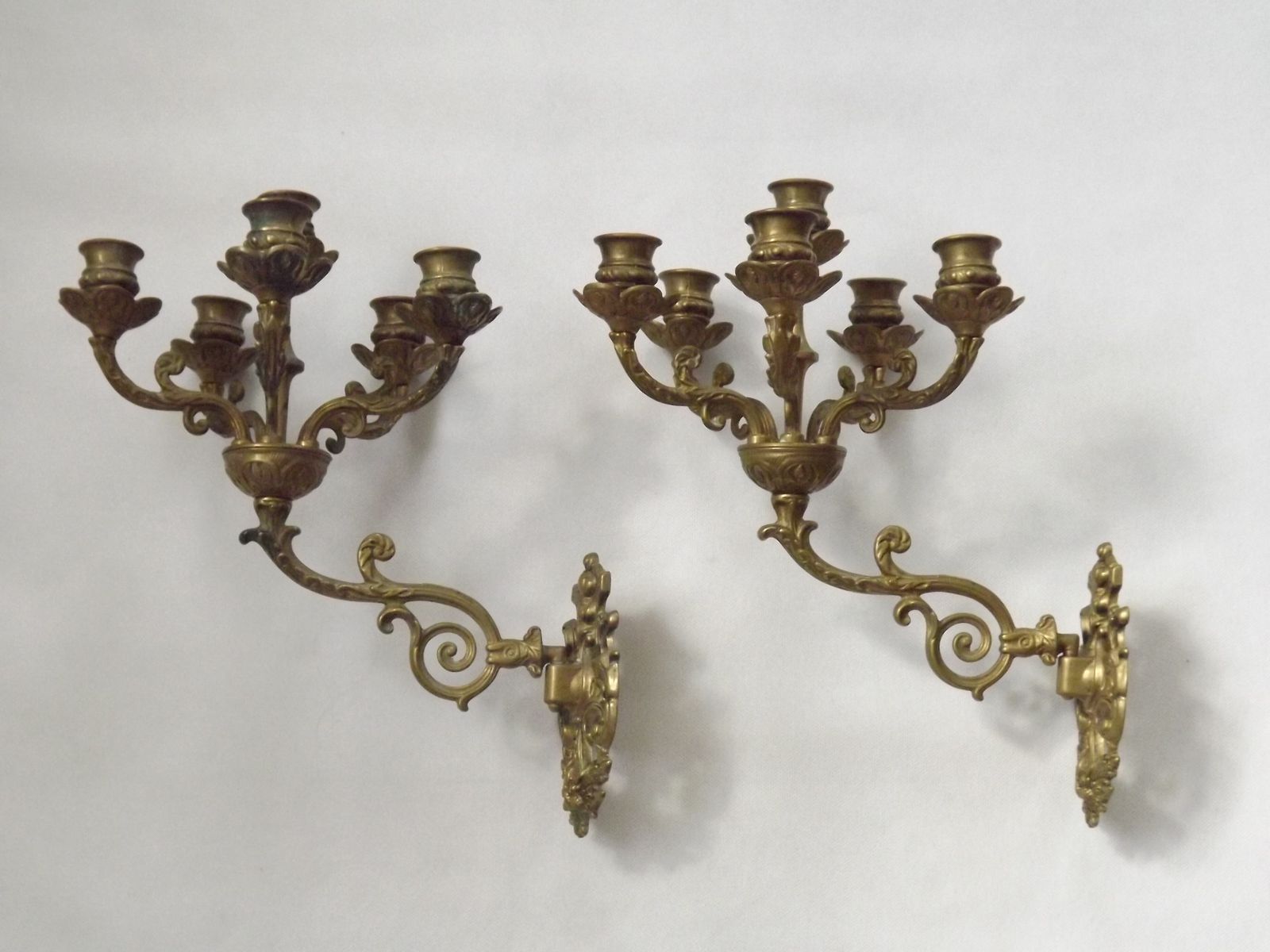 Paire d'appliques murales à 5 bougies en laiton, style Rococo Revival, début du XXe siècle photo Luminaires