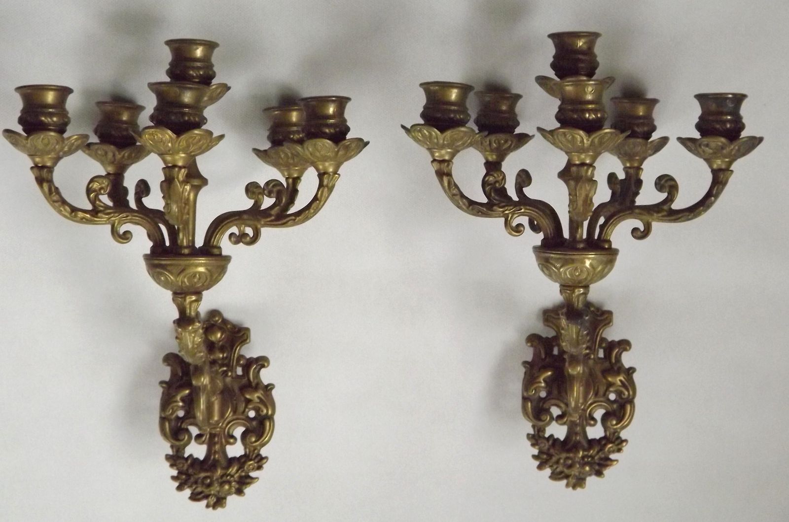 Paire d'appliques murales à 5 bougies en laiton, style Rococo Revival, début du XXe siècle