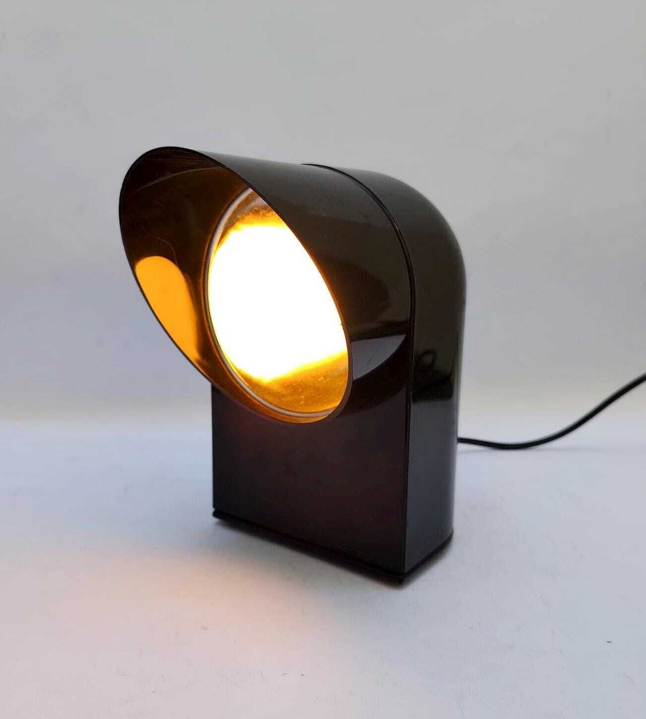Lumenform Oliver tafellamp, vintage design van Paolo Piva, zwart kunststof, Space Age, jaren 1970 photo furniture