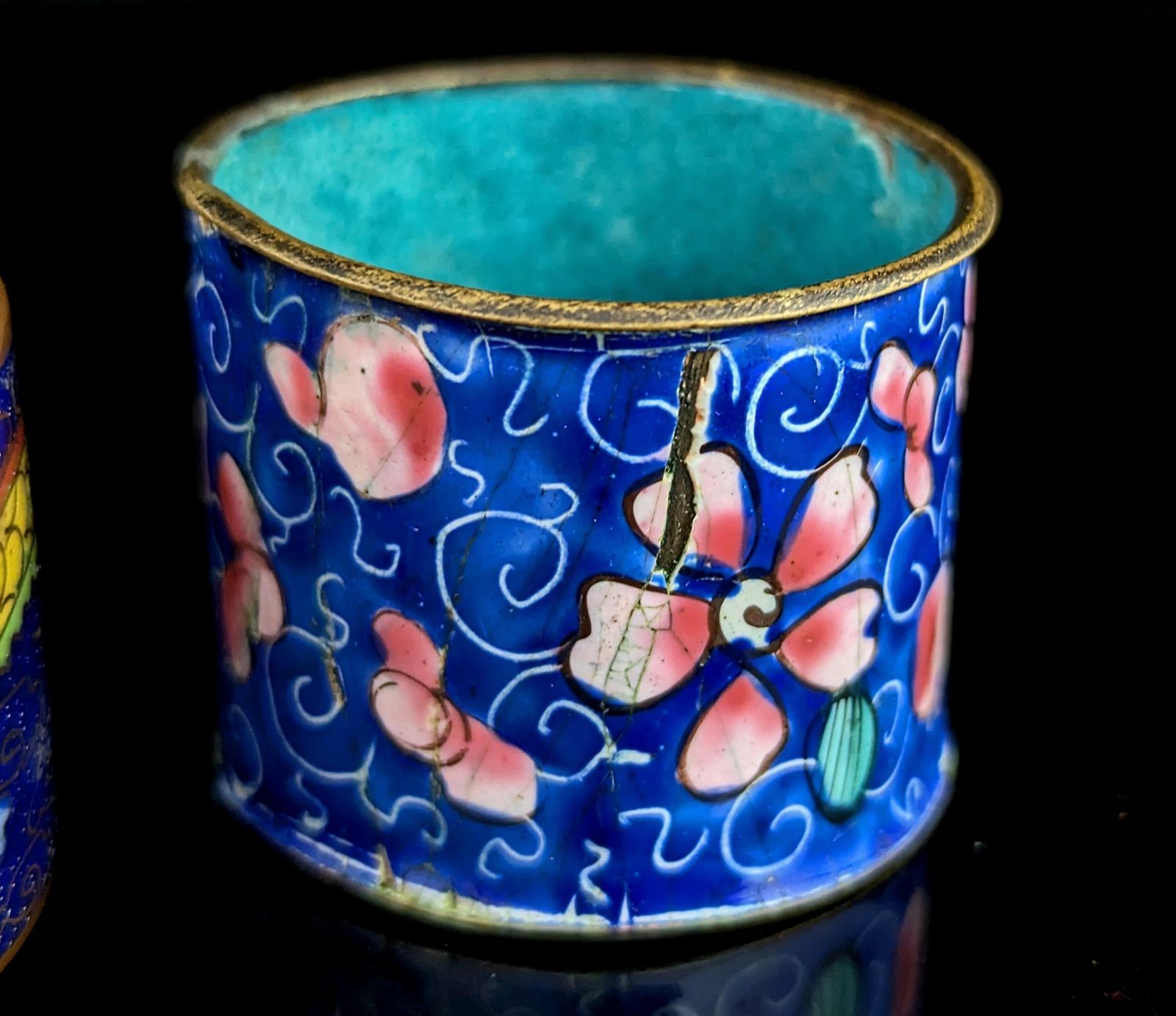 Ronds de serviette d'époque chinois en émail cloisonné, paire, dragon et fleurs photo for sale
