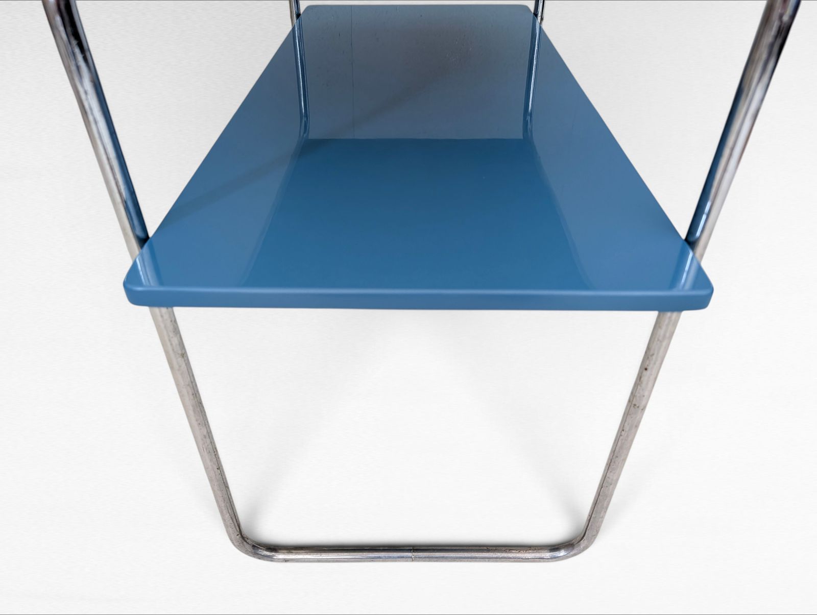 photo vinterior Bauhaus bijzettafel B 12 van Marcel Breuer, jaren 1930