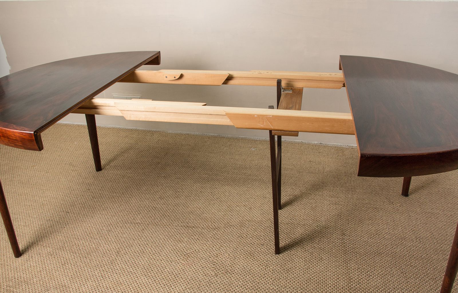 photo vintage Table à manger danoise extensible en palissandre par Ib Kofod Larsen pour Faarup Møbelfabrik, 1960.