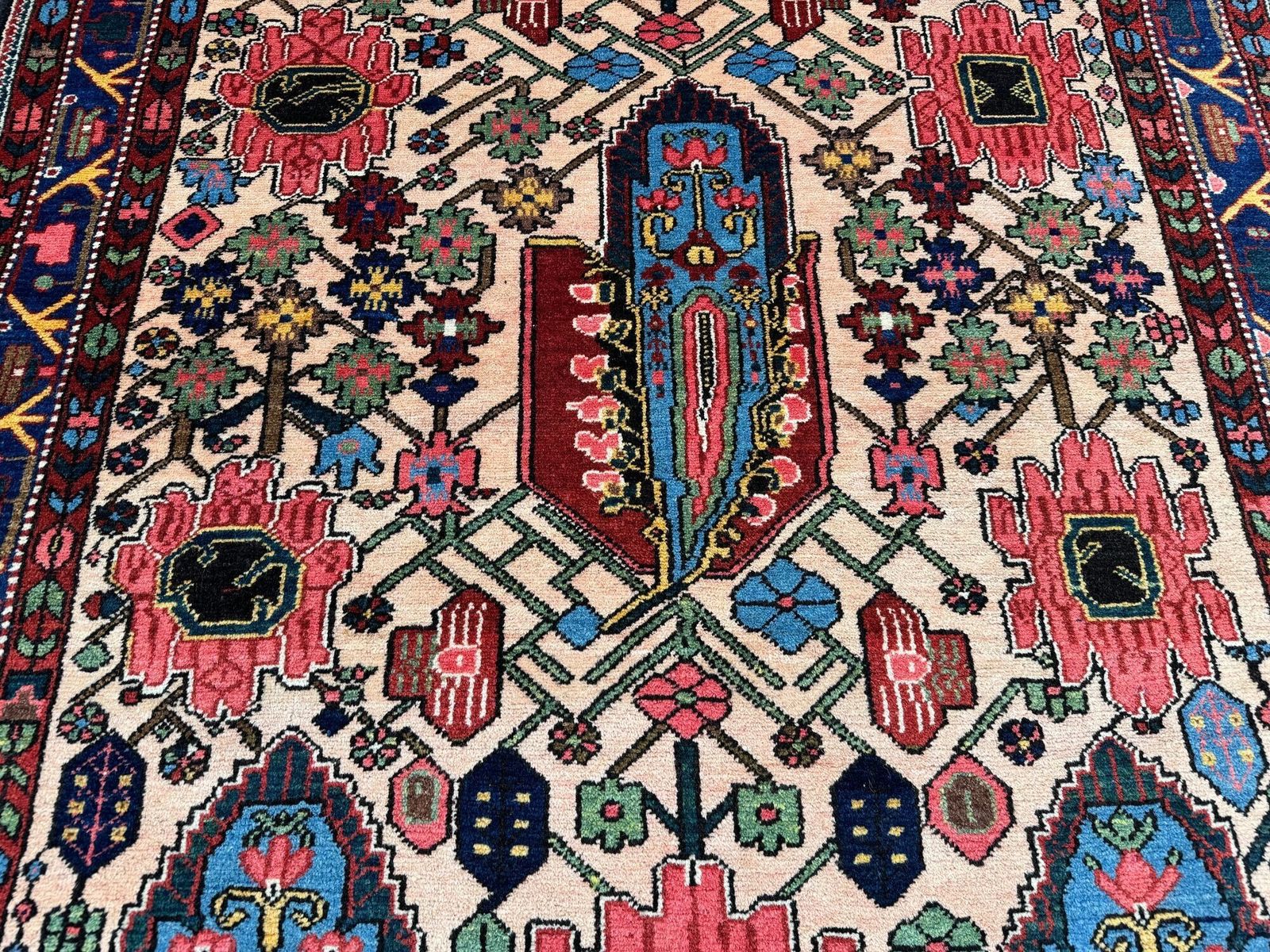 Antiek Bakhtiar tapijt 2,08 m x 1,43 m photo vintage