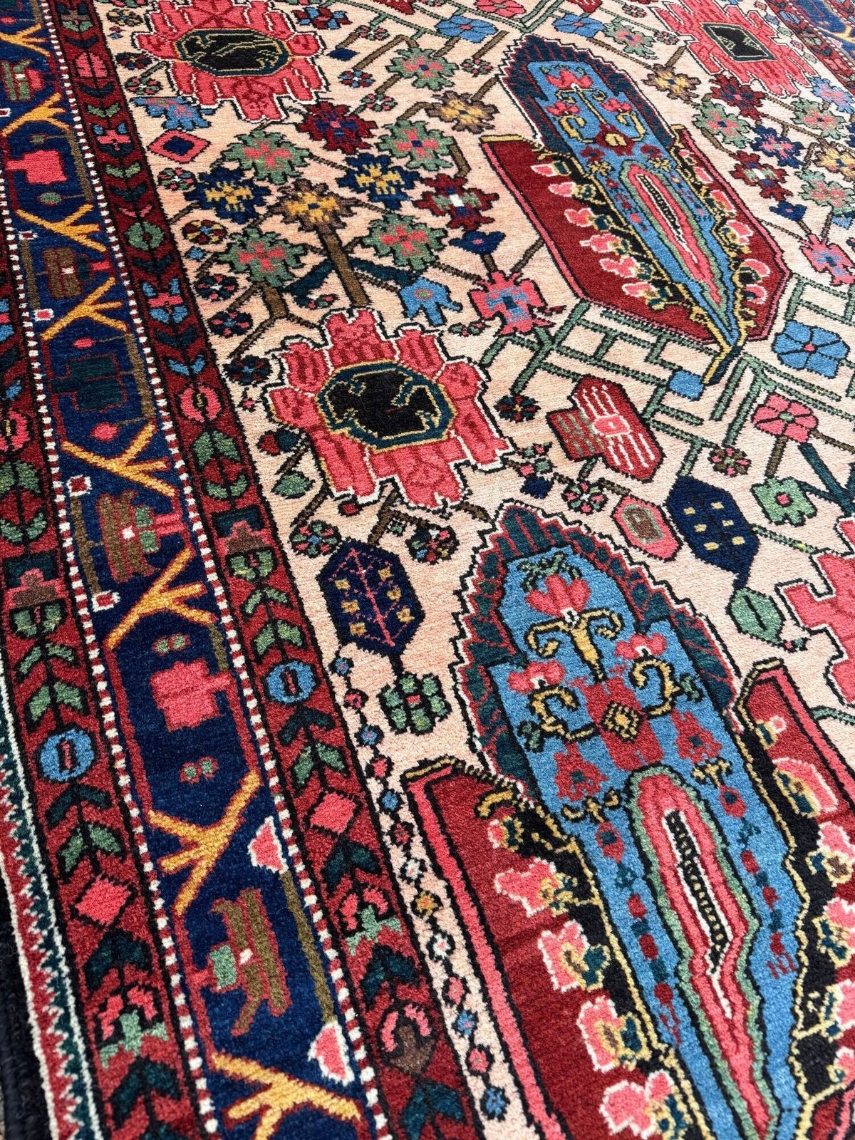 photo vintage Antiek Bakhtiar tapijt 2,08 m x 1,43 m